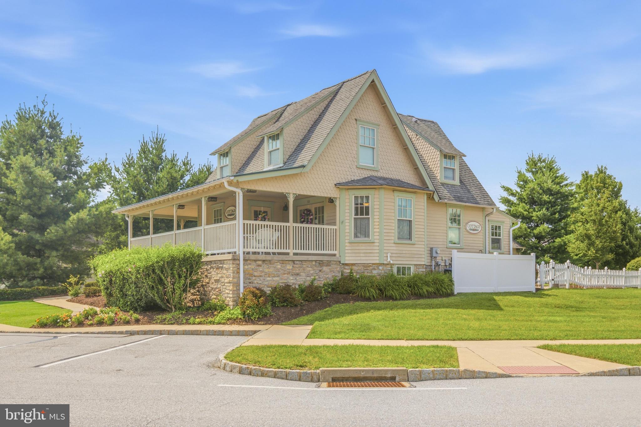 VILLAGES AT HILLVIEW - Residential