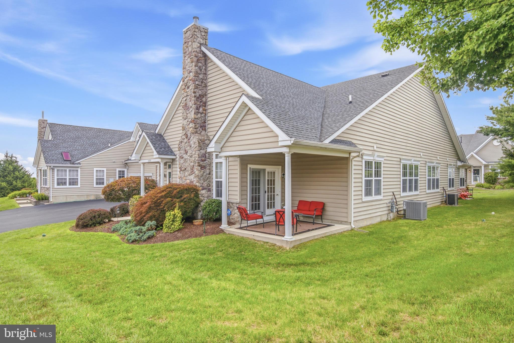 VILLAGES AT HILLVIEW - Residential