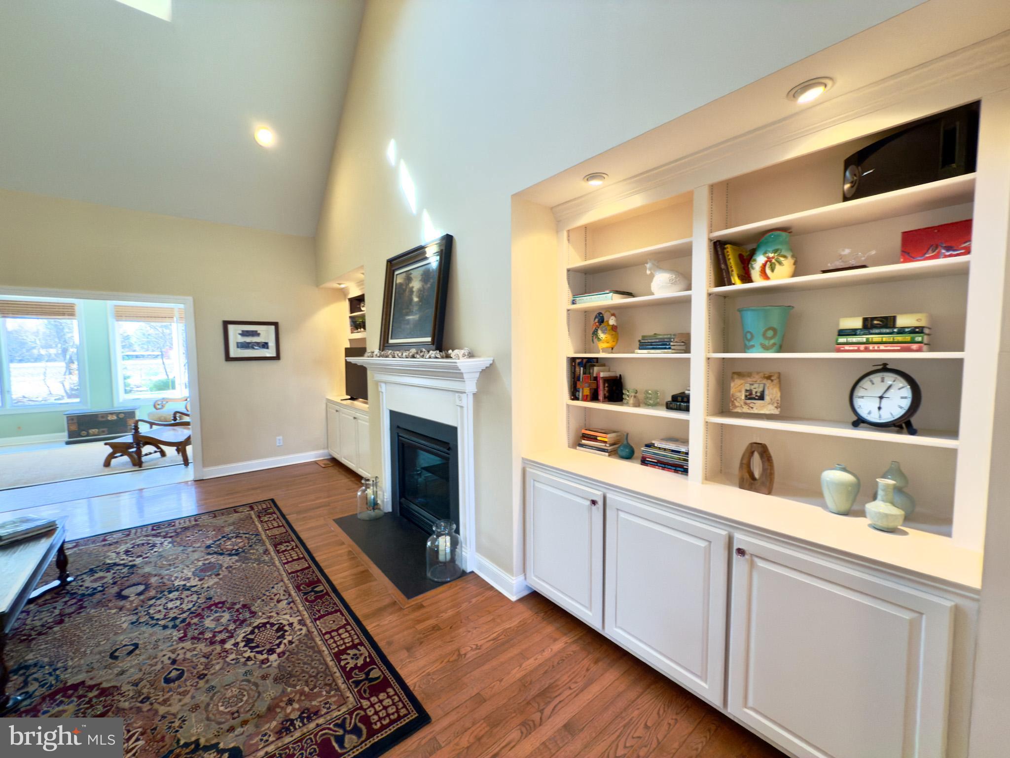 COUNTRY CLUB SOUTH - Residential