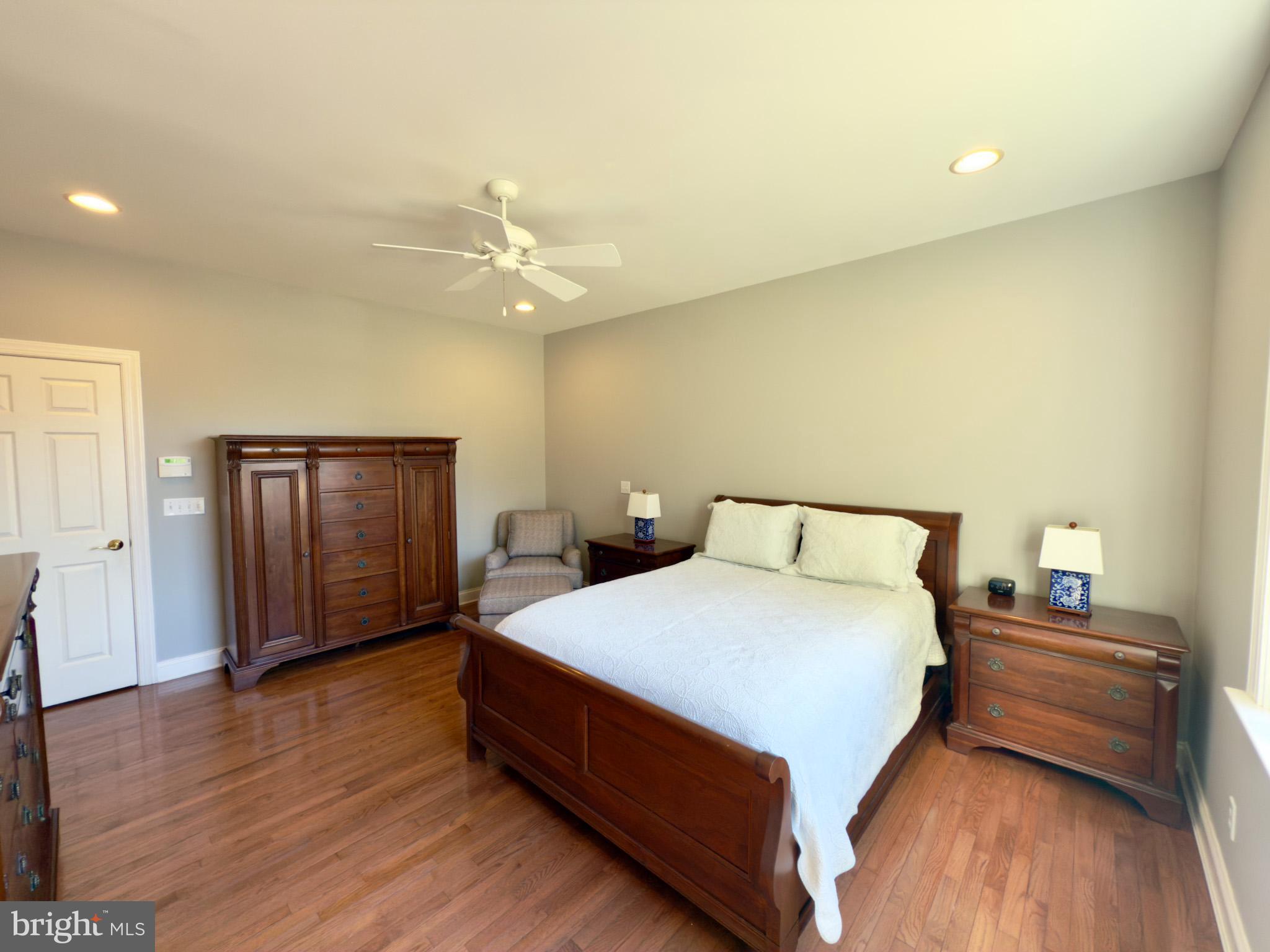COUNTRY CLUB SOUTH - Residential