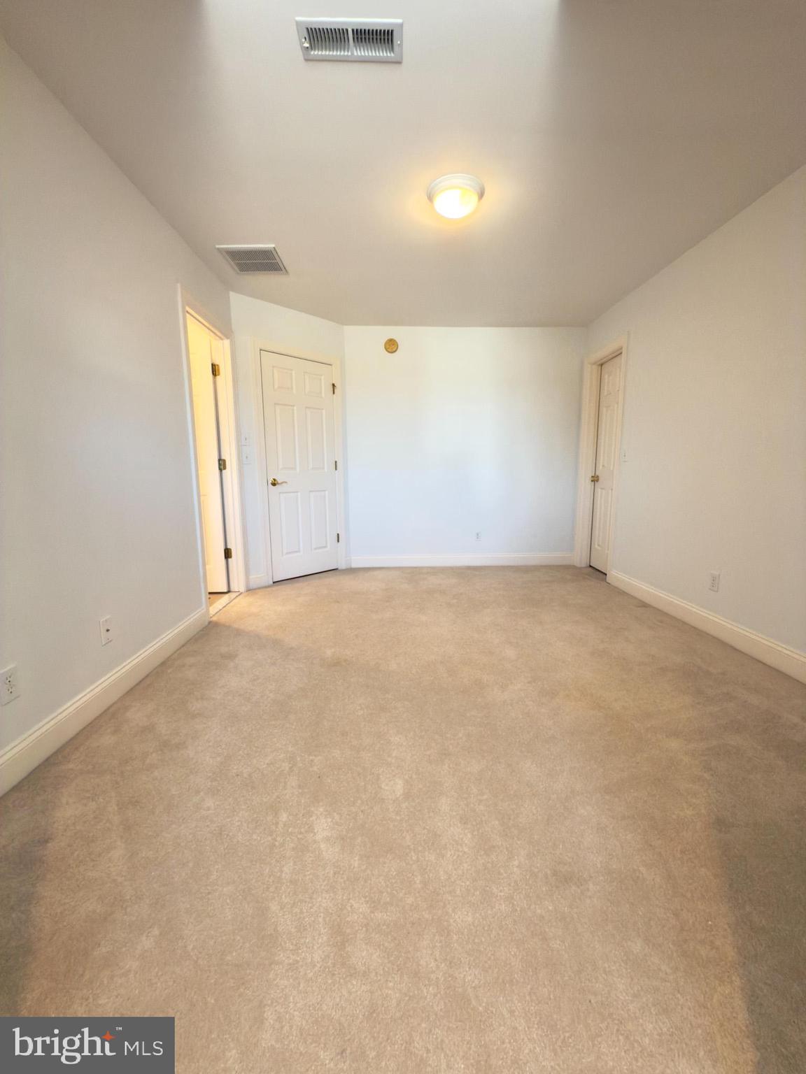 COUNTRY CLUB SOUTH - Residential
