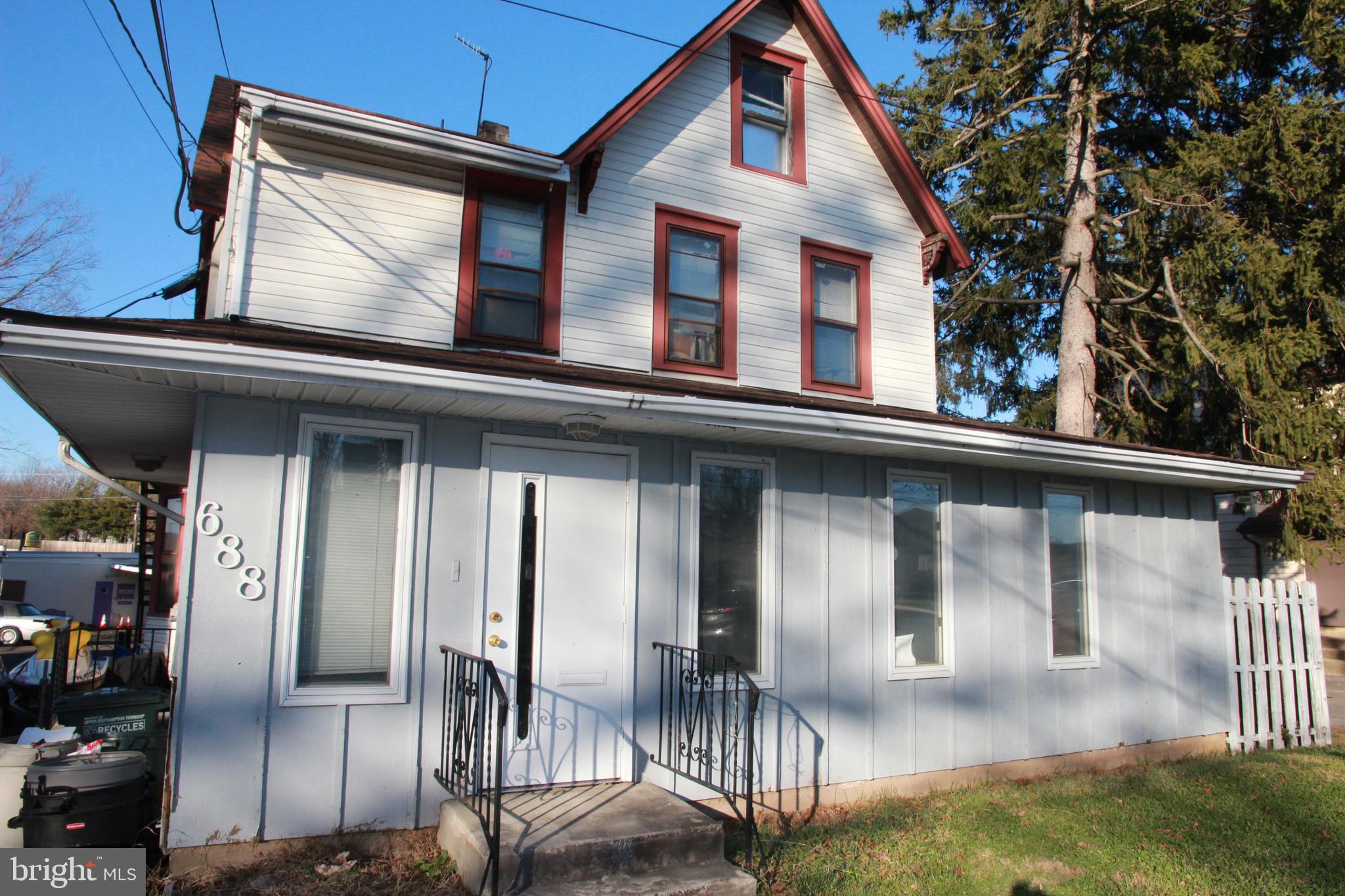 COMMONS OF MIDDLET - Residential Lease