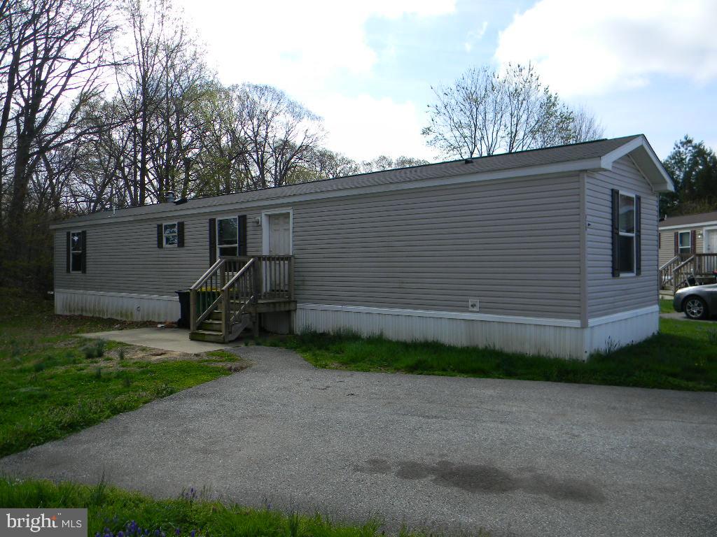 PUBLIC AUCTION ON THE PREMISES WEDNESDAY JUNE 10 AT 11:00 AM.  THE LIST PRICE IS THE RECOMMENDED OPENING BID ONLY.  $3,000 deposit required to bid at auction - cashier's check or certified check.  See auctioneer's website for terms and additional information.  PURCHASER MUST BE PREAPPROVED BY PARK OWNER AND IS RESPONSIBLE FOR LOT RENT FROM DAY OF SALE.  BE SURE TO CONTACT PARK OWNER IMMEDIATELY TO START THE PARK APPLICATION PROCESS WELL BEFORE THE AUCTION DATE.   Auction sale is for the mobile home only and does NOT include the property on which it sits.  Mobile home is sold As-Is/Where-Is.  In the desirable "Villagebrook" Reybold mobile home community in Middletown, DE.  DO NOT MISS THIS OPPORTUNITY.