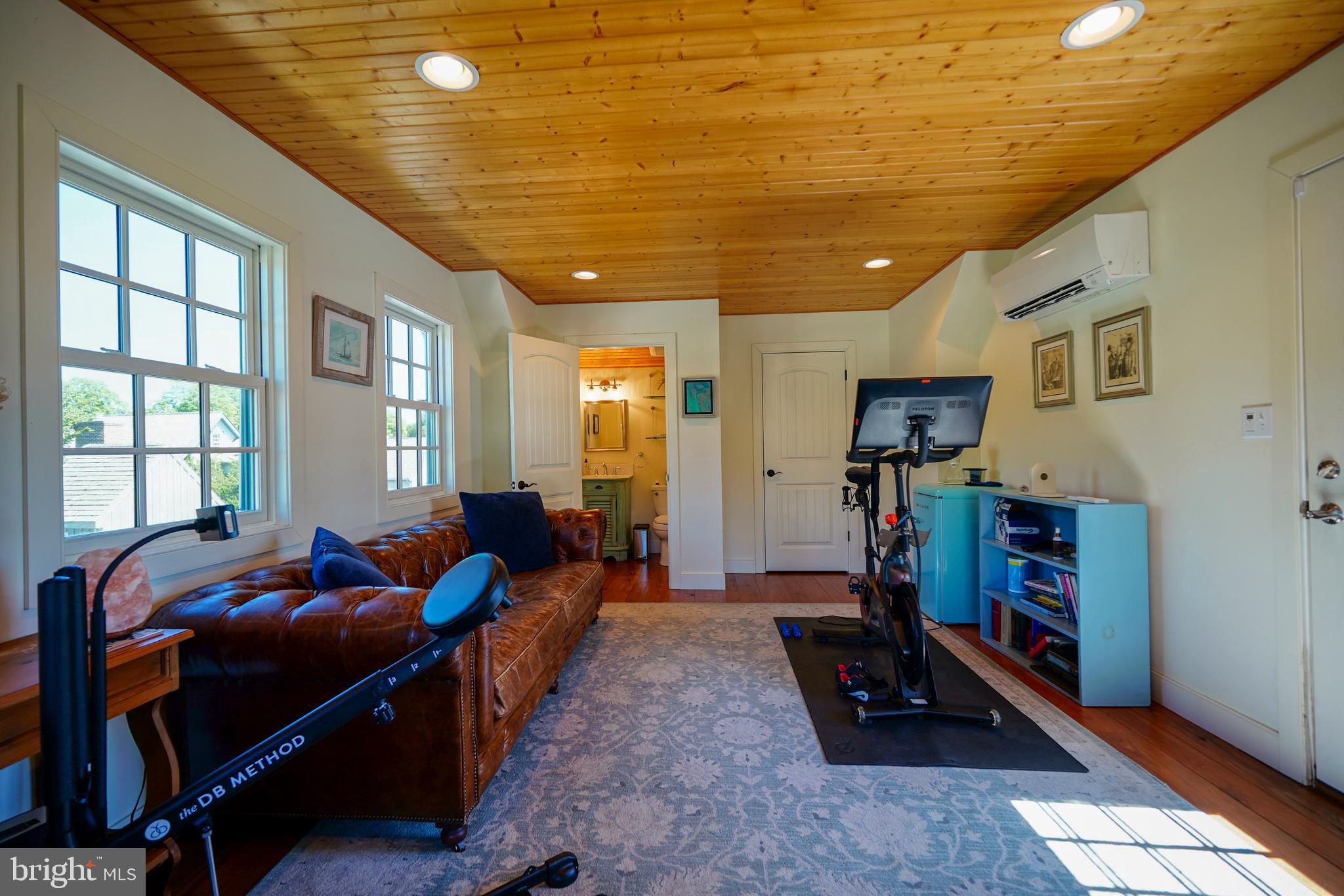 SHIPCARPENTER SQ - Residential