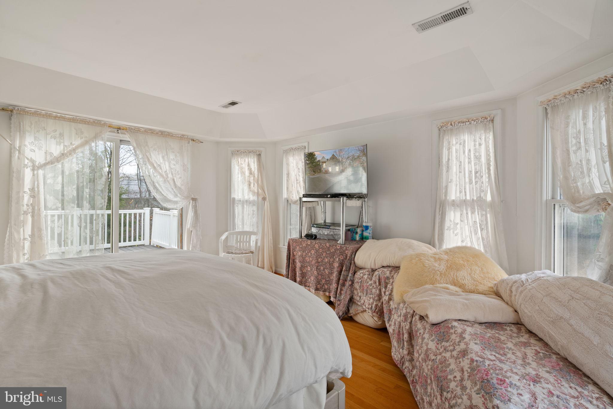 FOX MEADOW - Residential