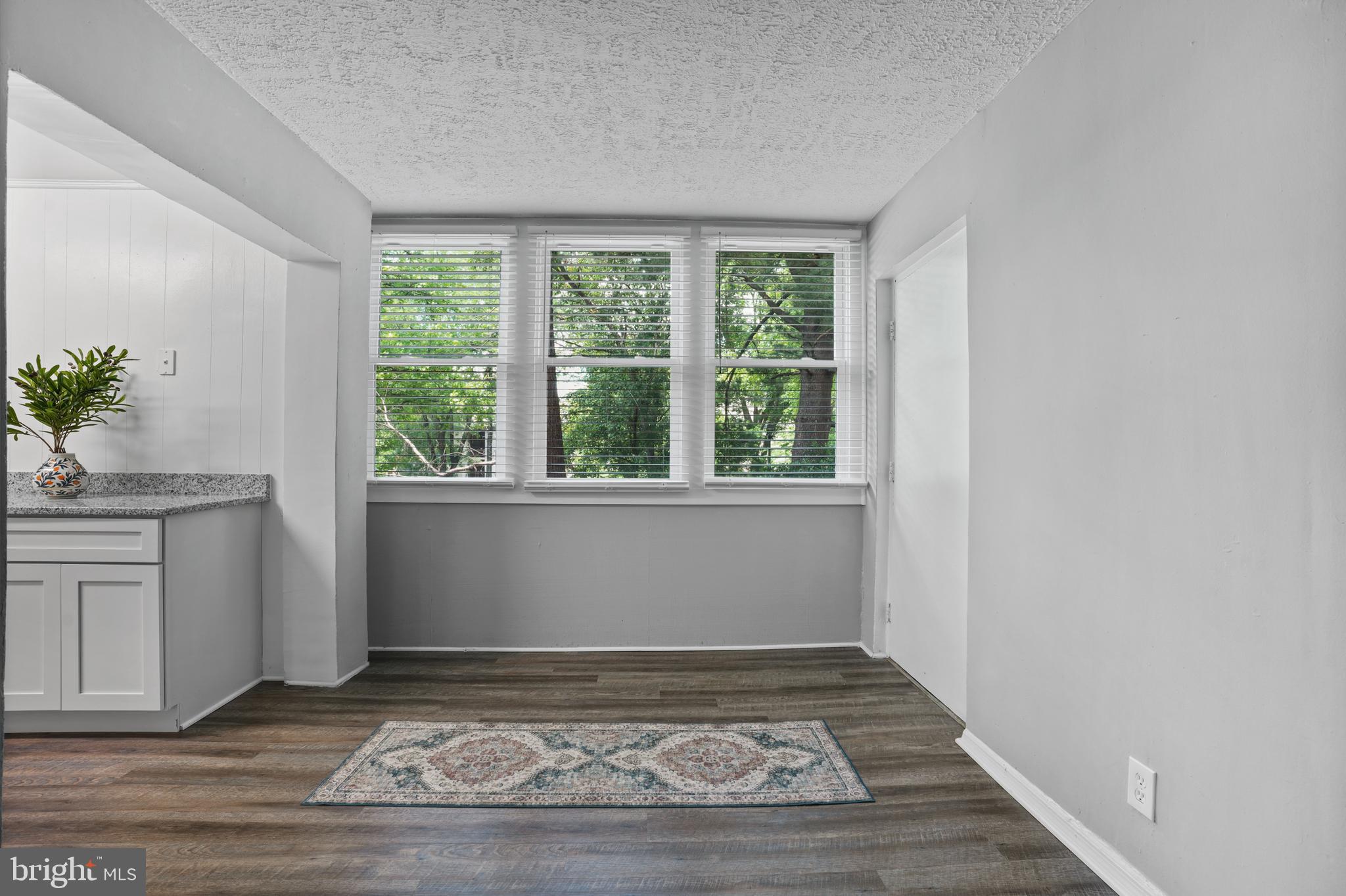 SHADOW OAKS - Residential