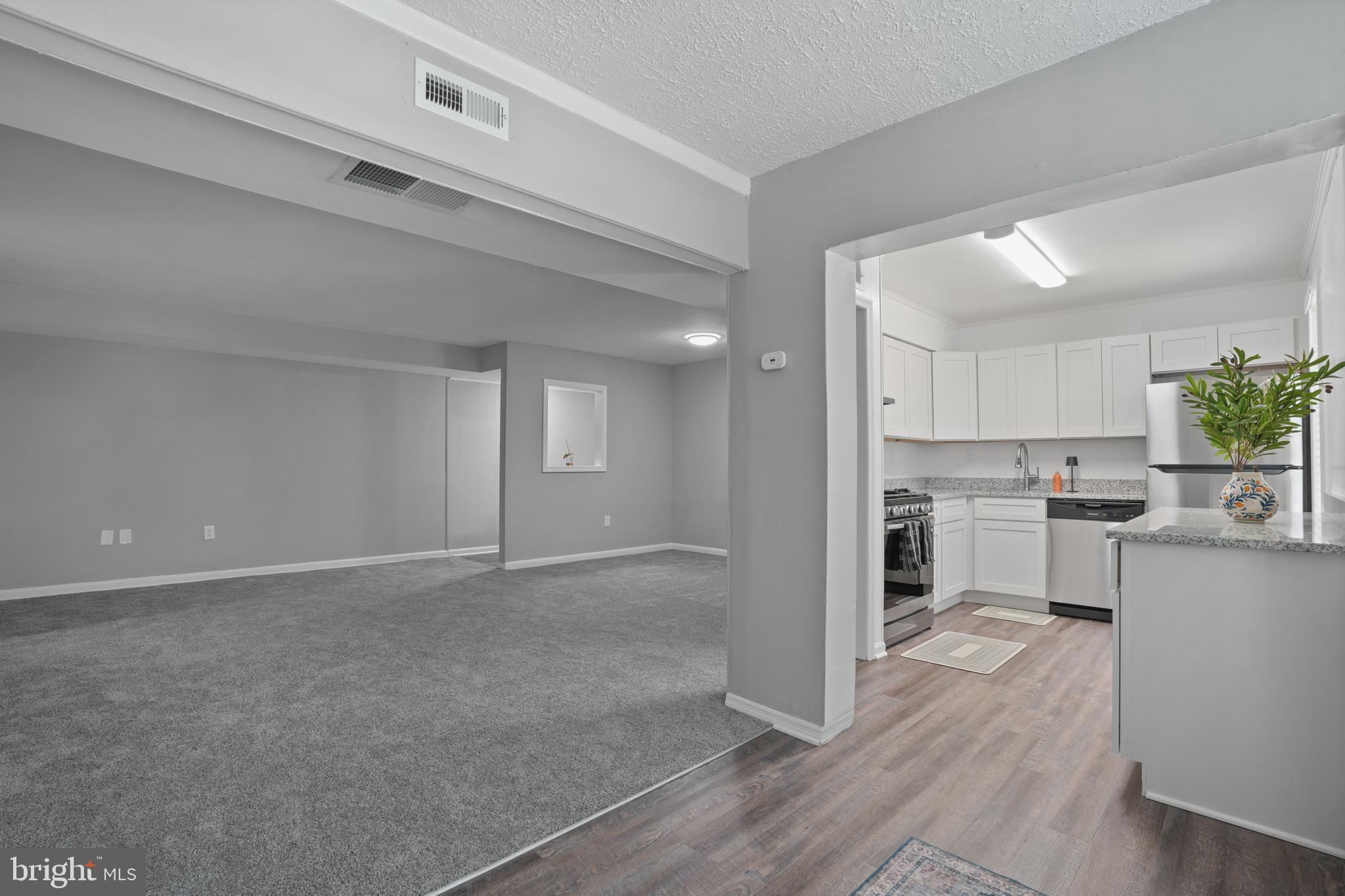 SHADOW OAKS - Residential