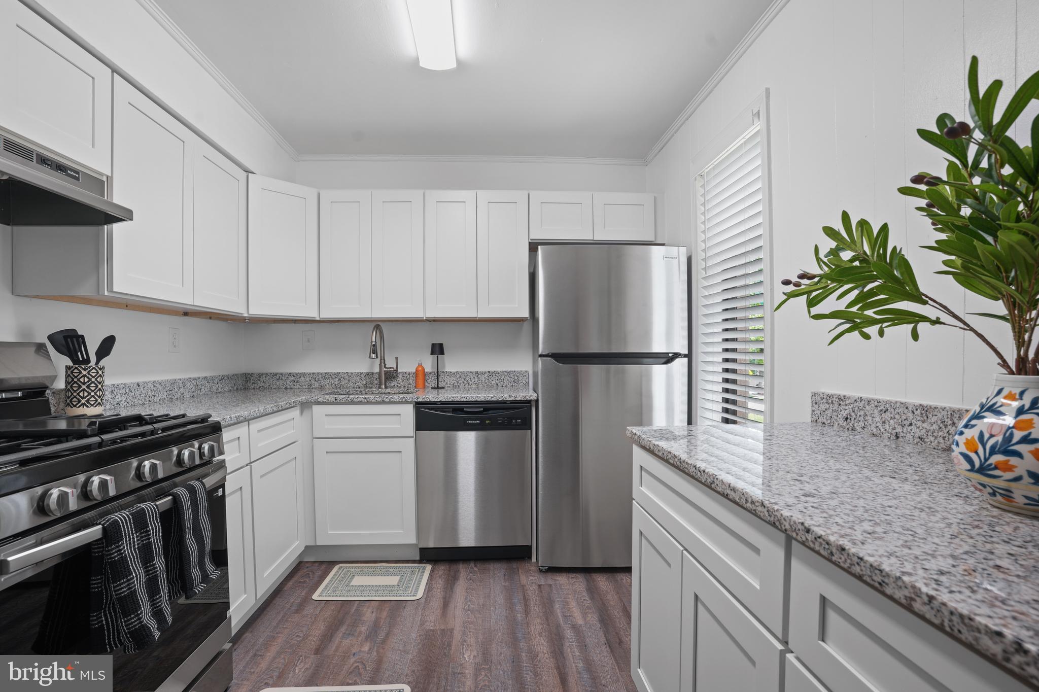 SHADOW OAKS - Residential