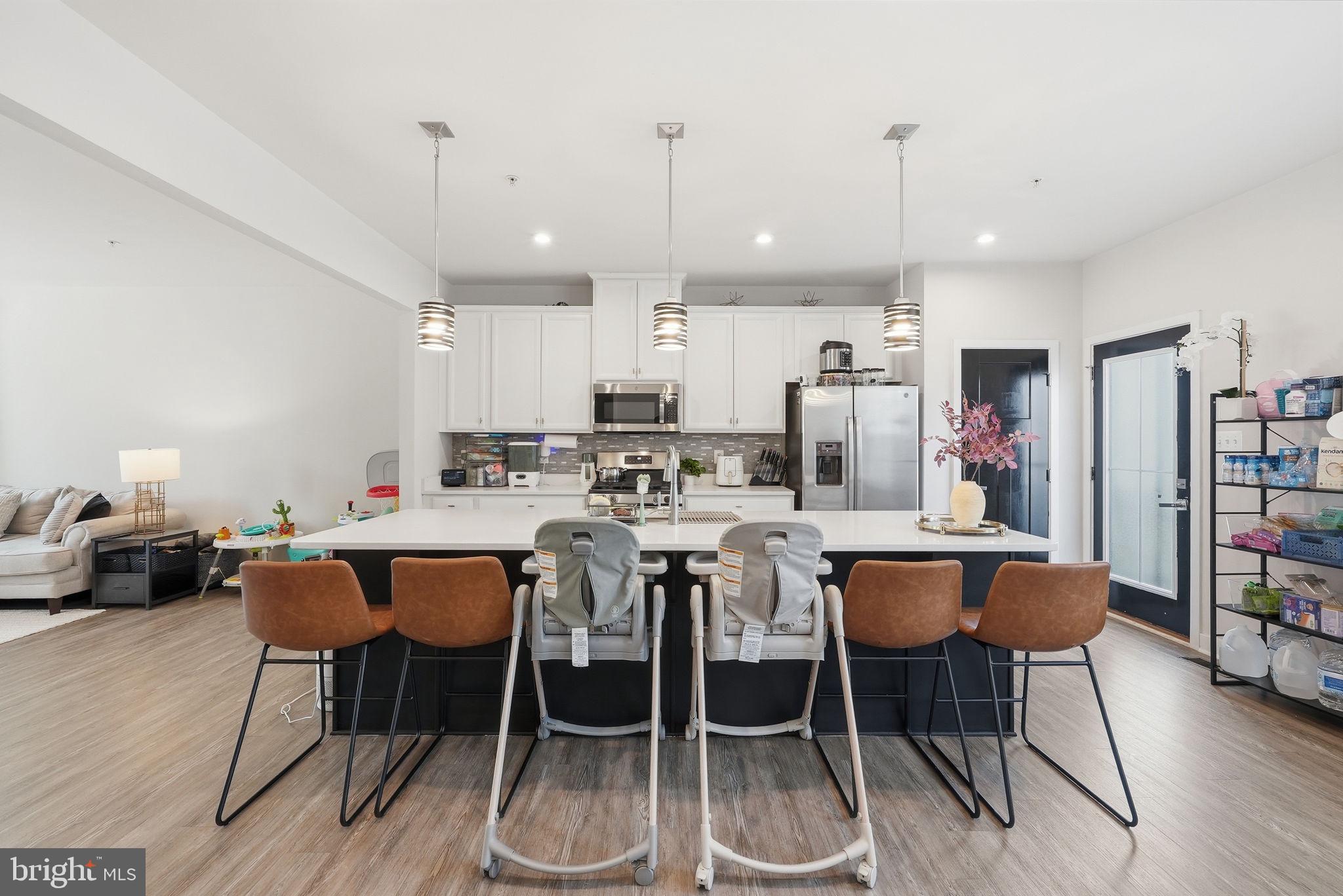 WESTCHESTER SQUARE - Residential