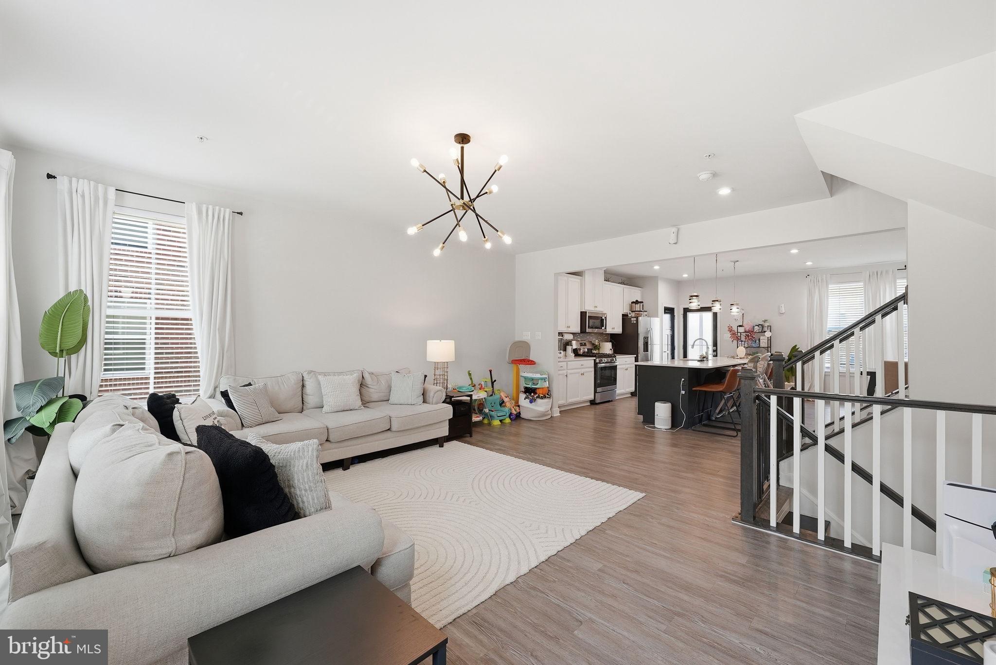 WESTCHESTER SQUARE - Residential