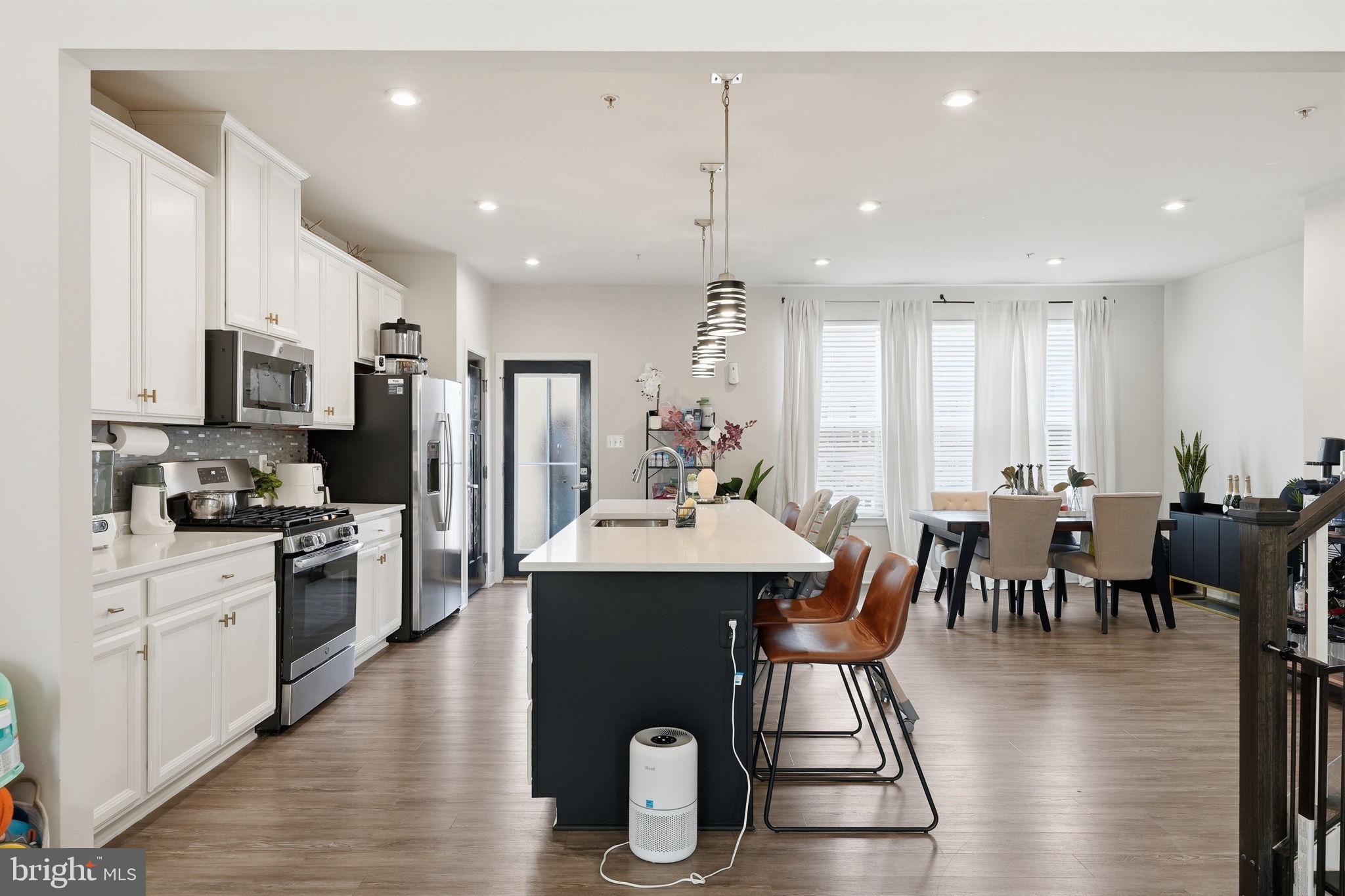 WESTCHESTER SQUARE - Residential
