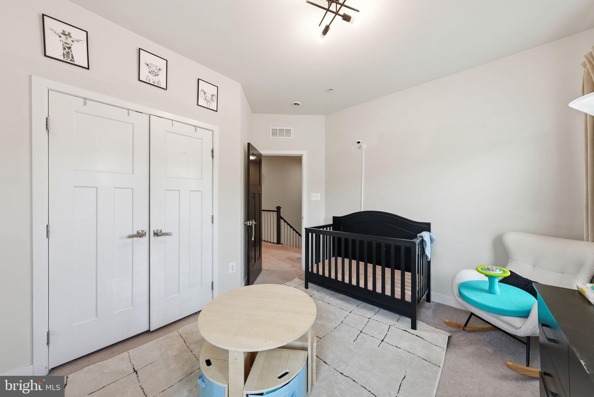 WESTCHESTER SQUARE - Residential