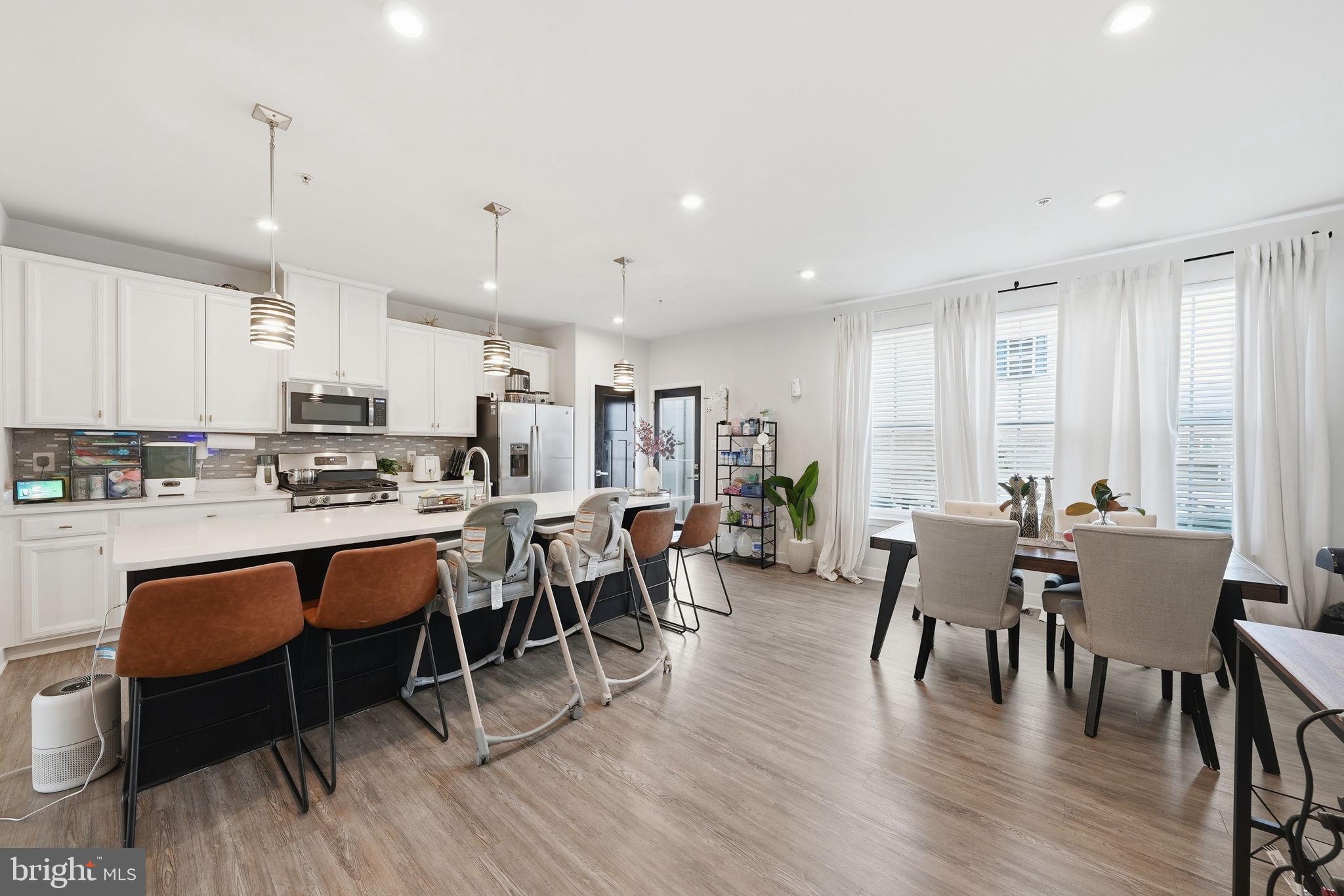 WESTCHESTER SQUARE - Residential