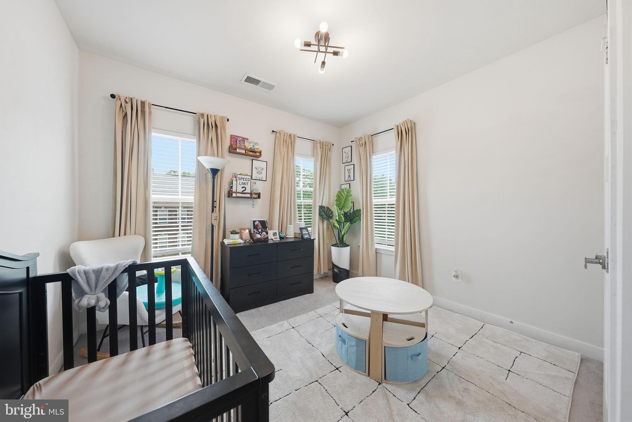 WESTCHESTER SQUARE - Residential