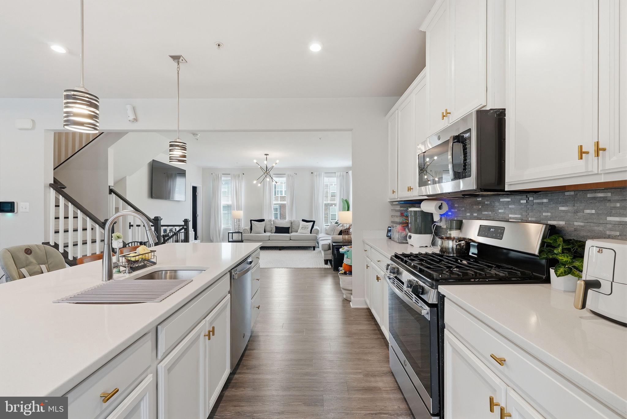 WESTCHESTER SQUARE - Residential