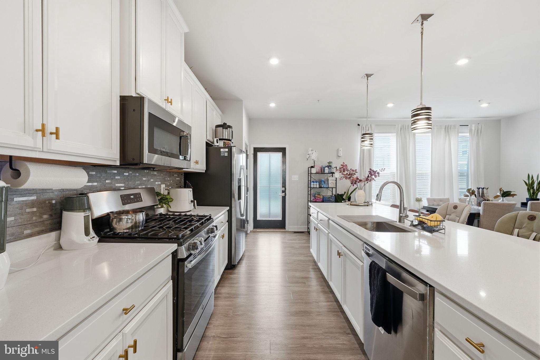 WESTCHESTER SQUARE - Residential