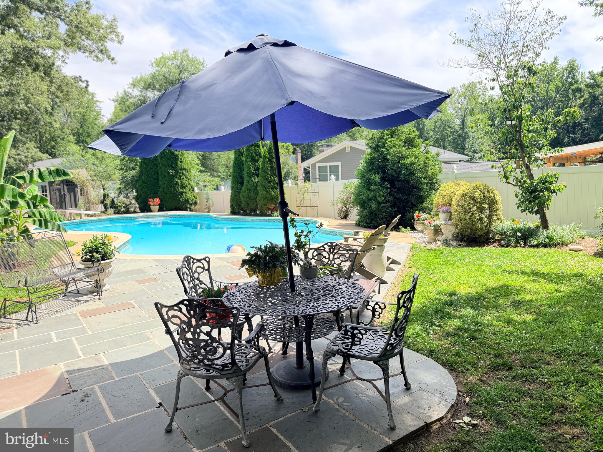 BREEZEWOOD - Residential