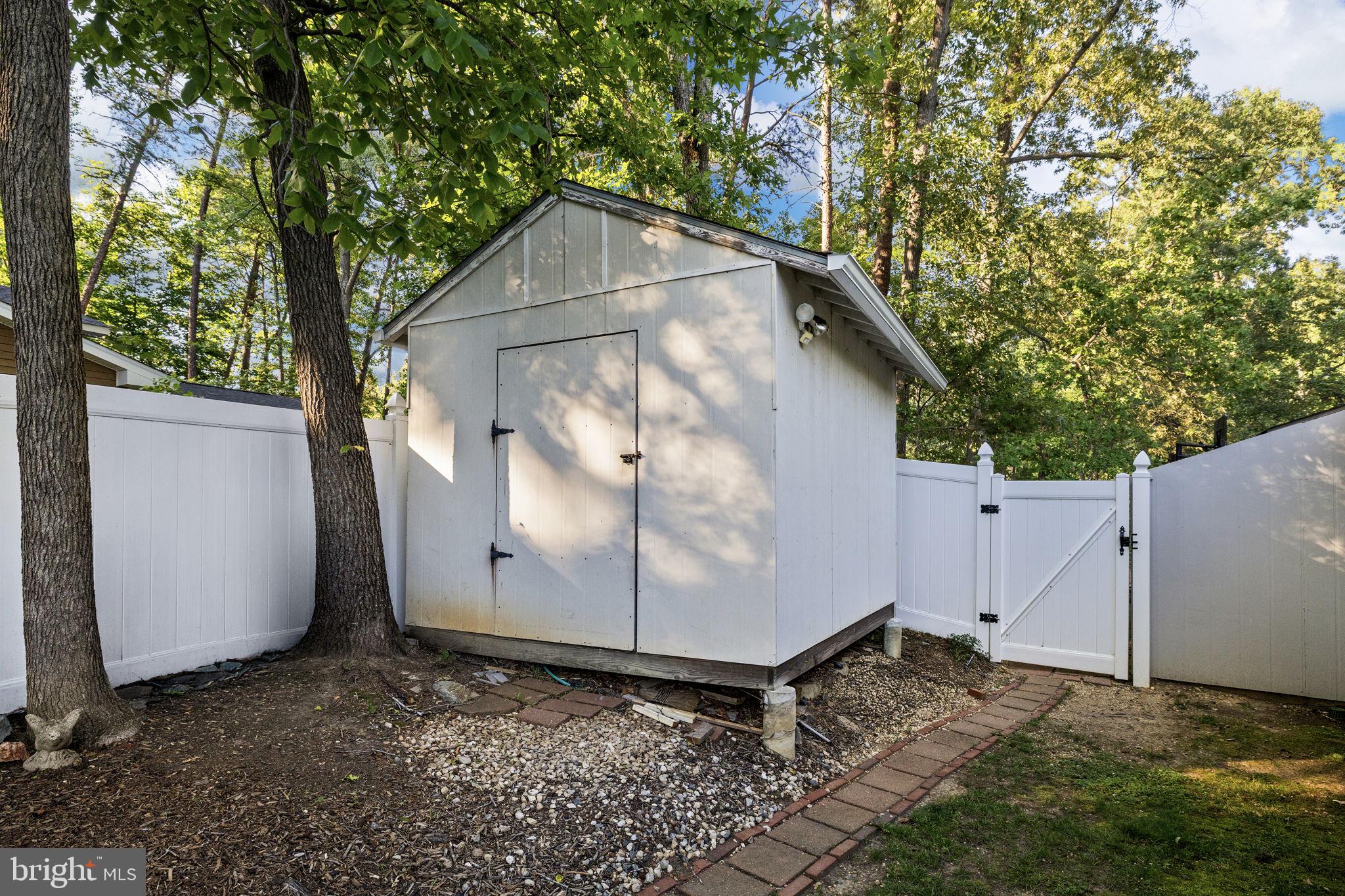 BREEZEWOOD - Residential