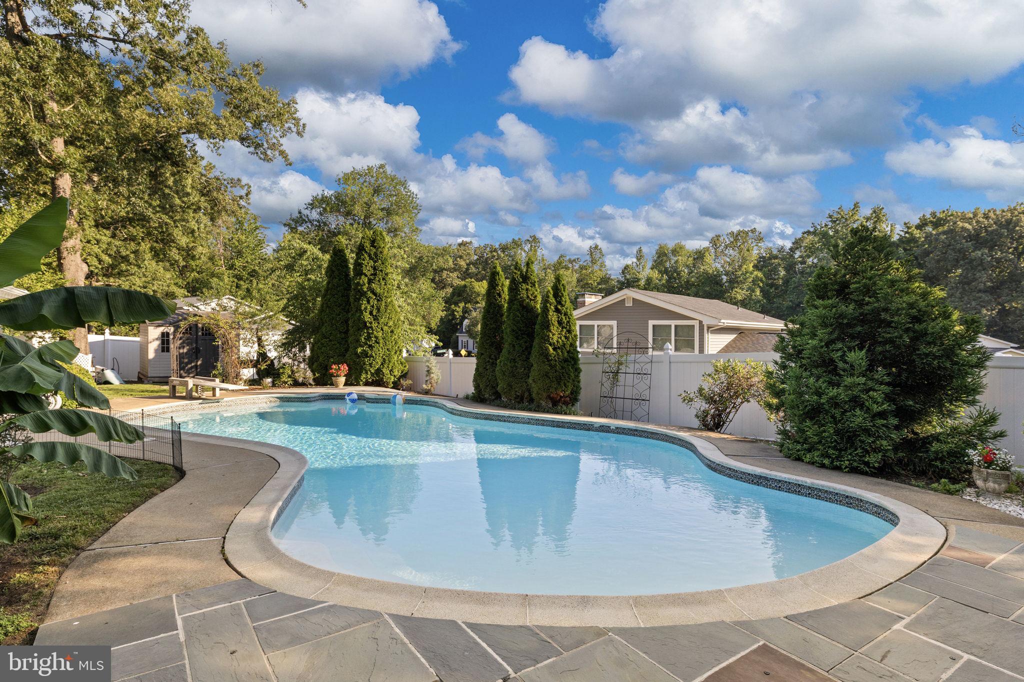 BREEZEWOOD - Residential