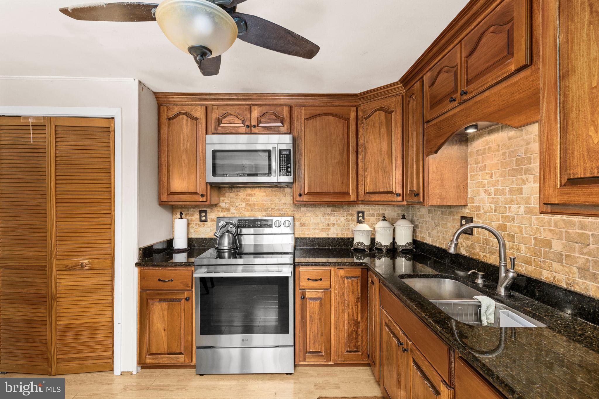 BREEZEWOOD - Residential