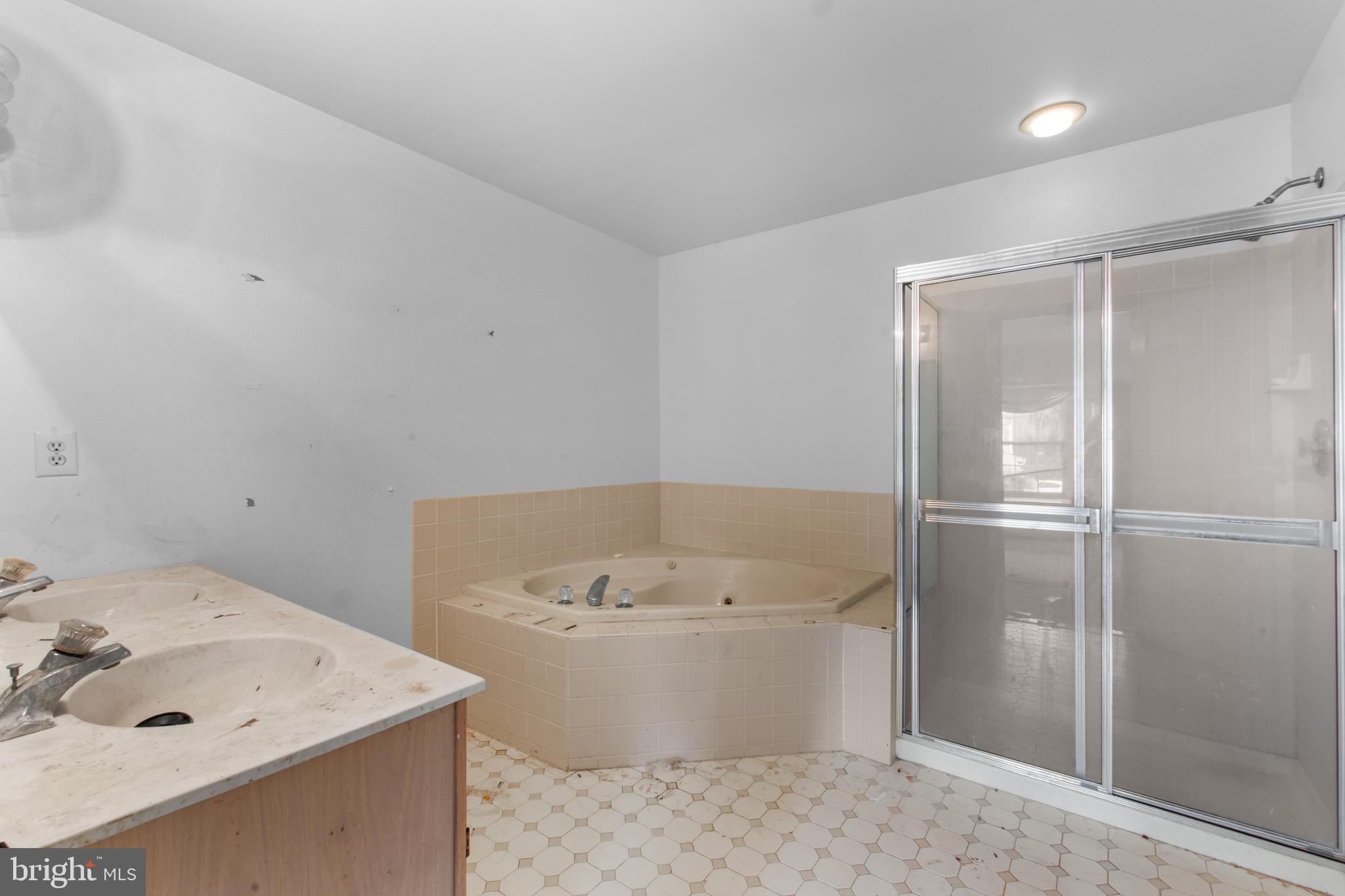 ANDORRA WOODS - Residential