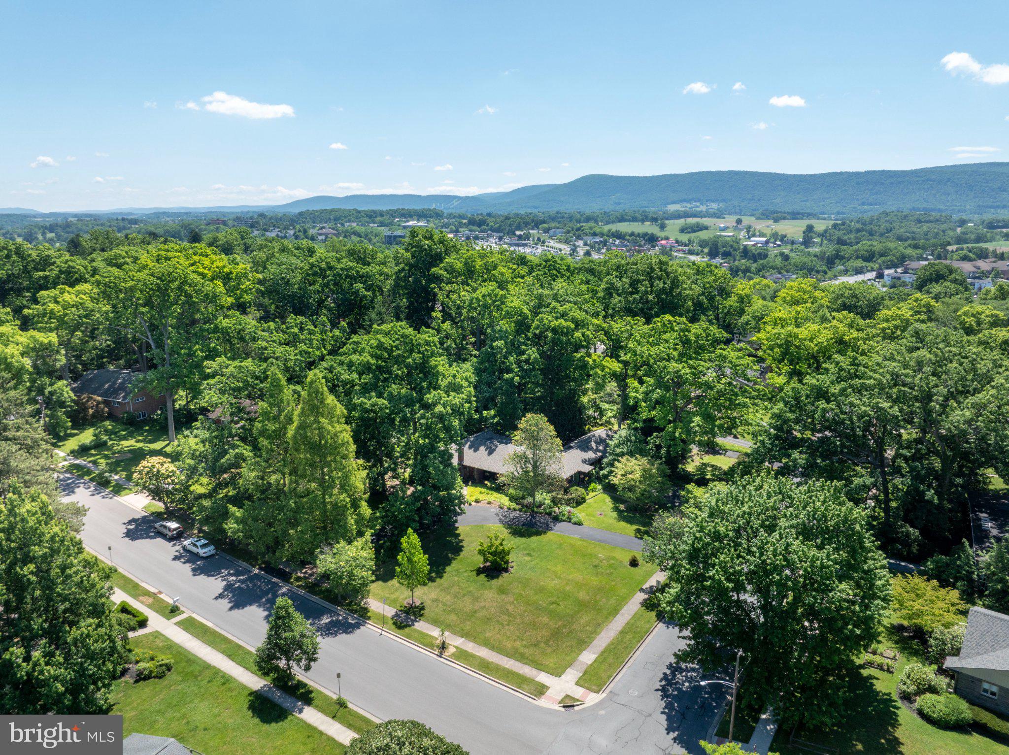 WHITE OAKS - Residential