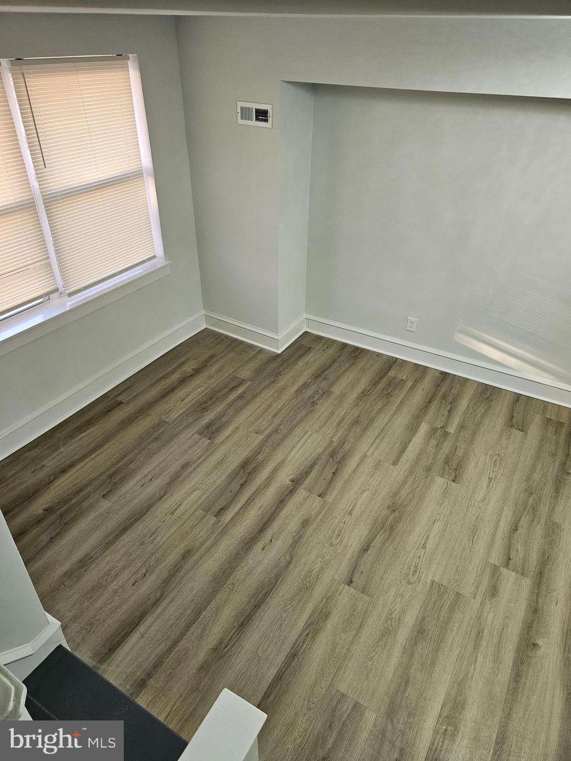 OXFORD CIRCLE - Residential