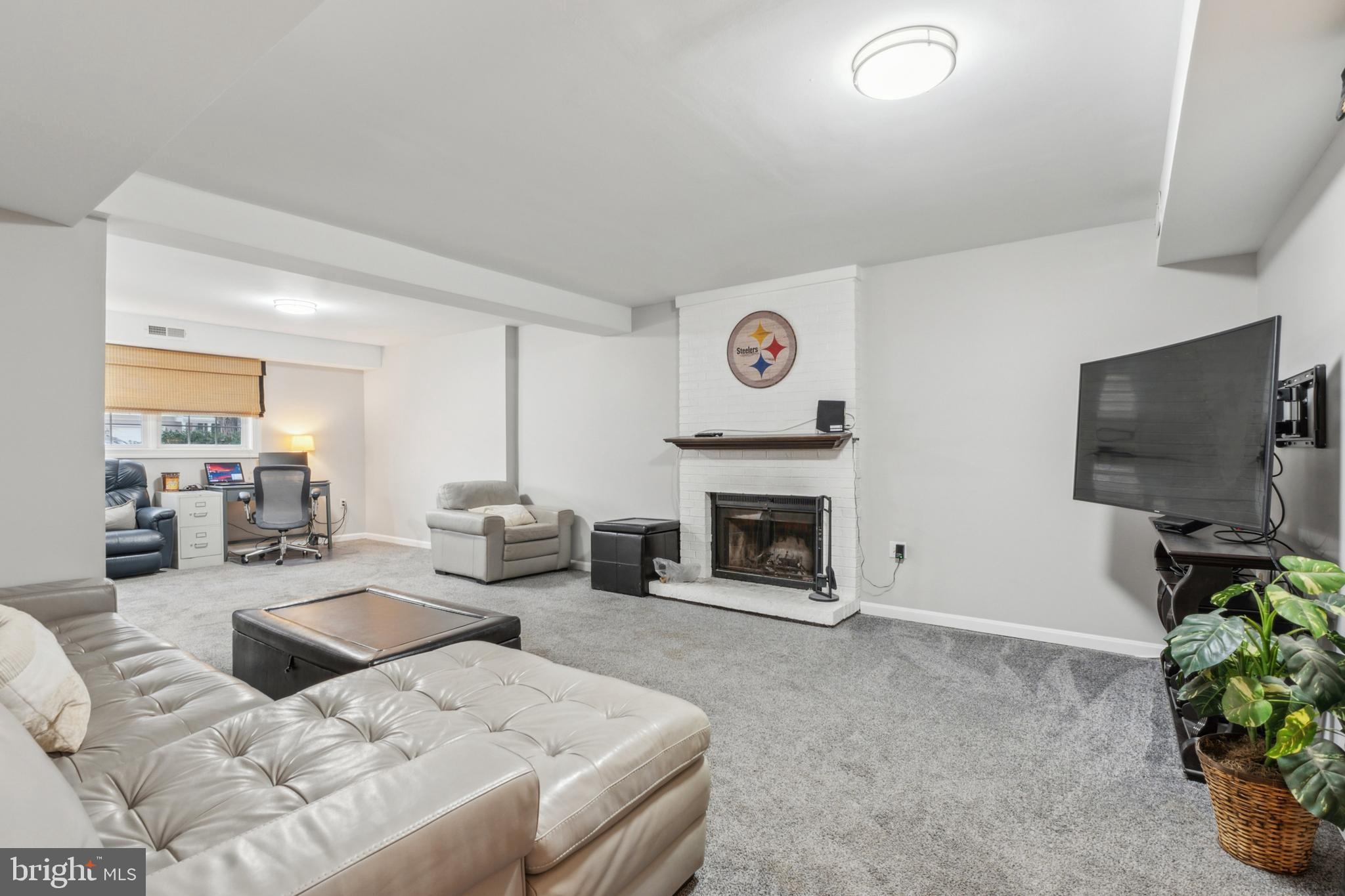 KINGSTON CHASE - Residential