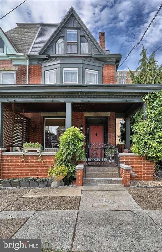 Not in flood plain! Historic midtown. Restored classic 3 story spacious rooms, high ceilings, crown moldings, large bay windows and oak floors. Eat-in kitchen has marble counters, fenced courtyard, large front porch. Gas heat and central air. Great location. Walk everywhere! Cinema, Restaurants, work! A pleasure to inspect! Appliances included, fireplace is electric.