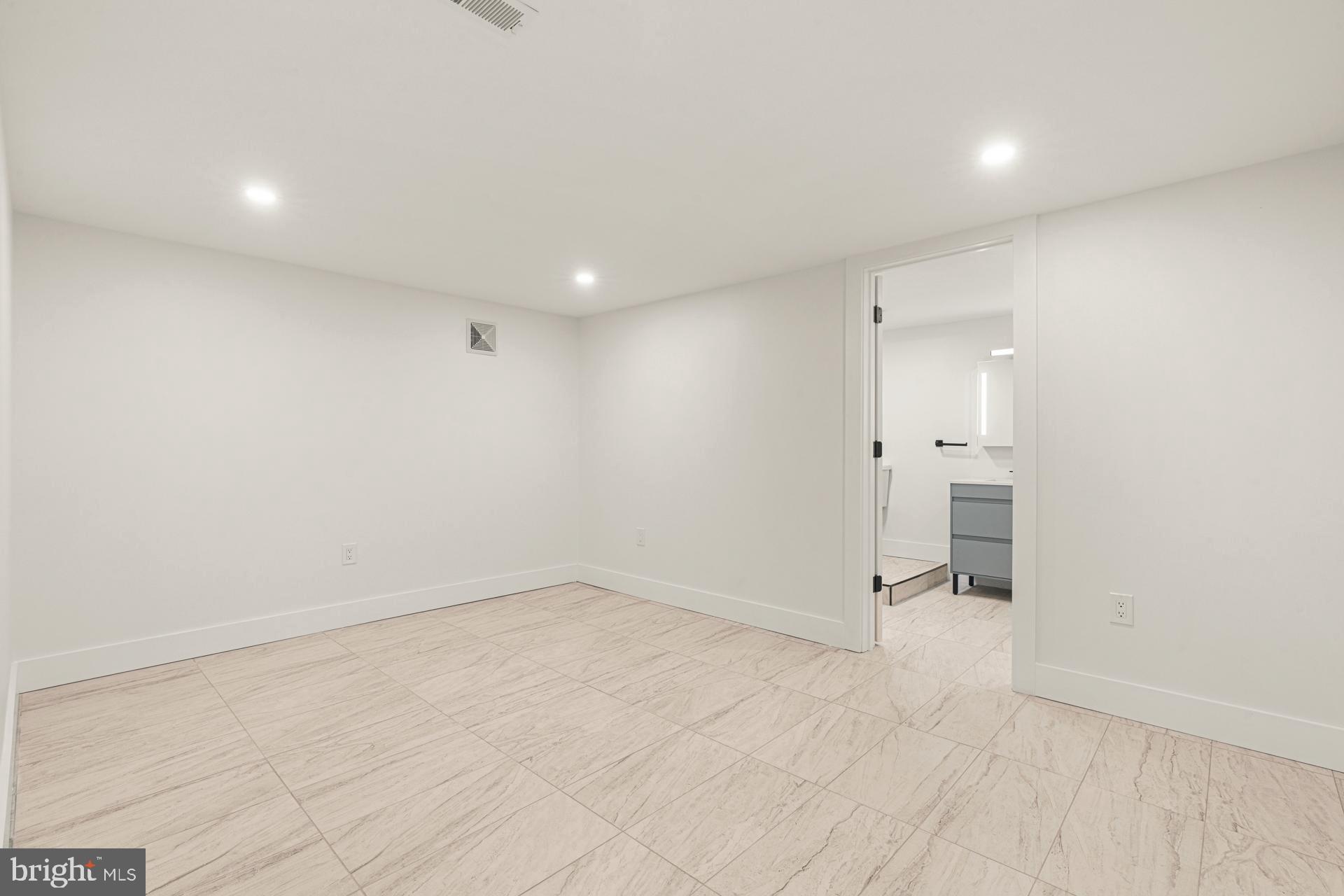 HUNTINGDON VALLEY - Residential