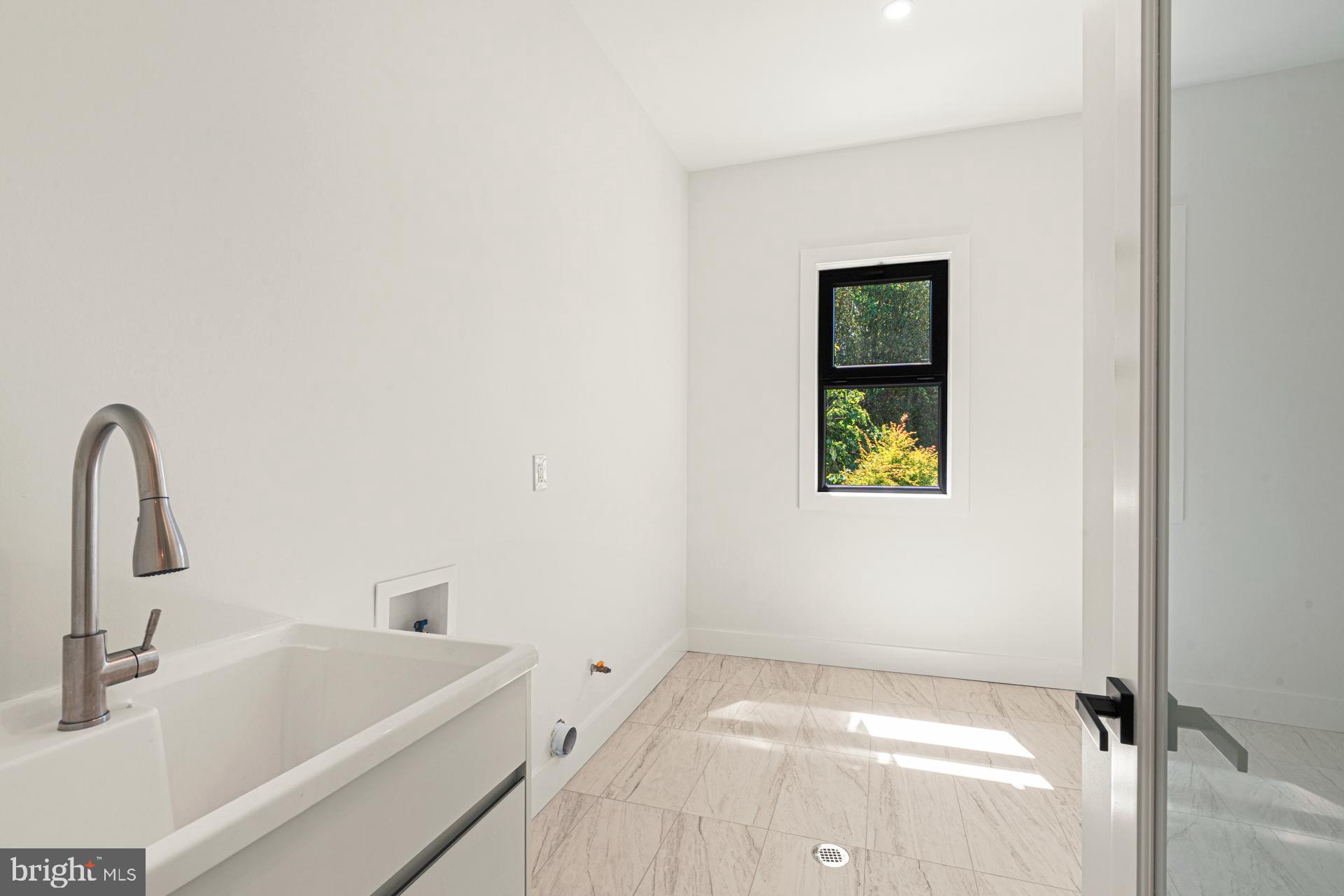 HUNTINGDON VALLEY - Residential