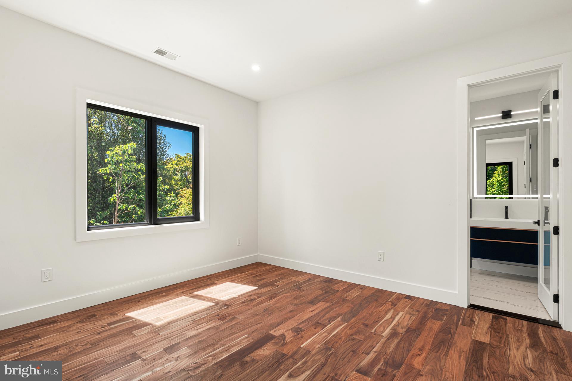 HUNTINGDON VALLEY - Residential