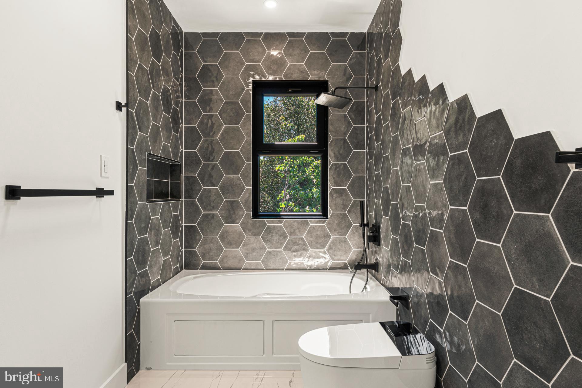 HUNTINGDON VALLEY - Residential