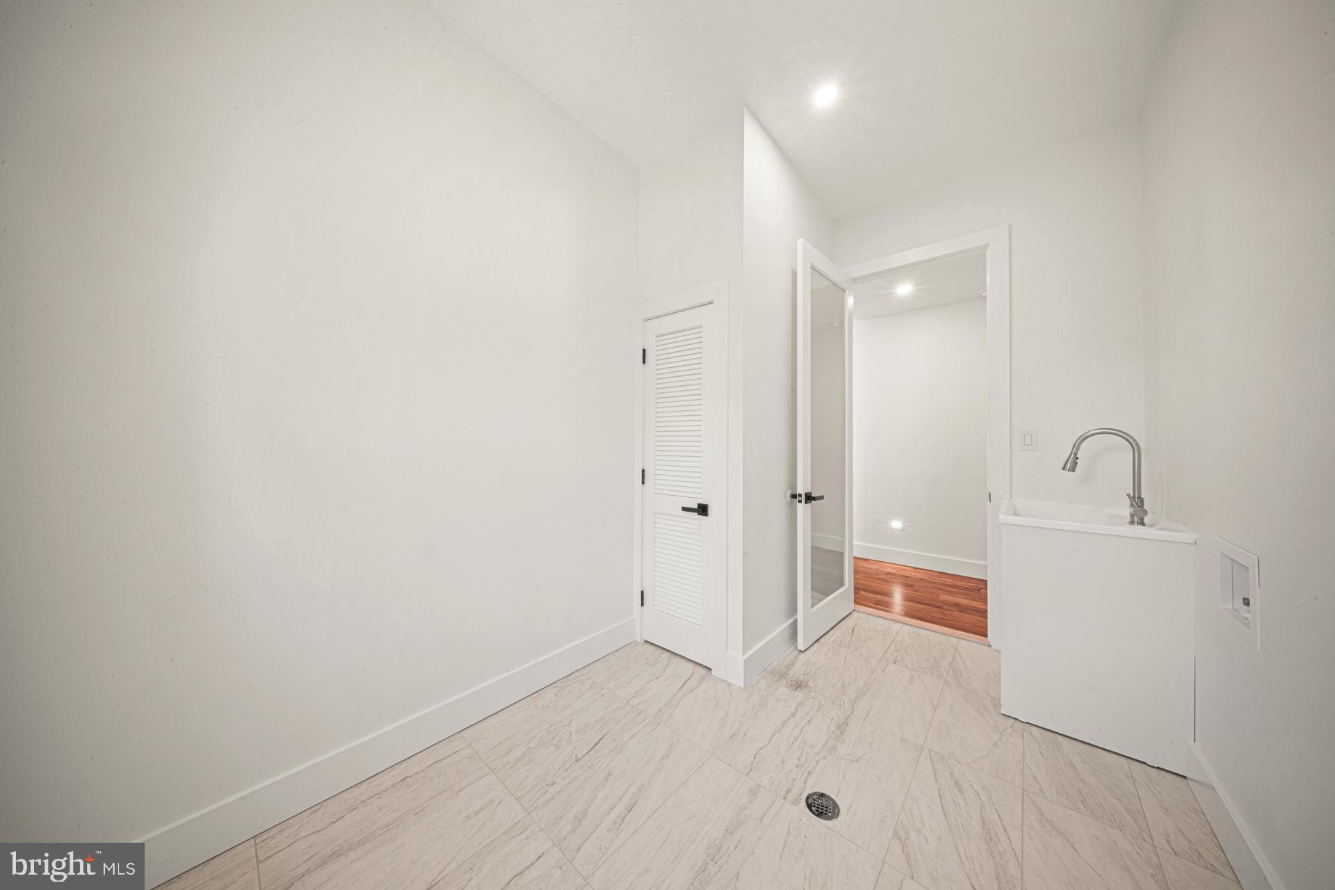 HUNTINGDON VALLEY - Residential