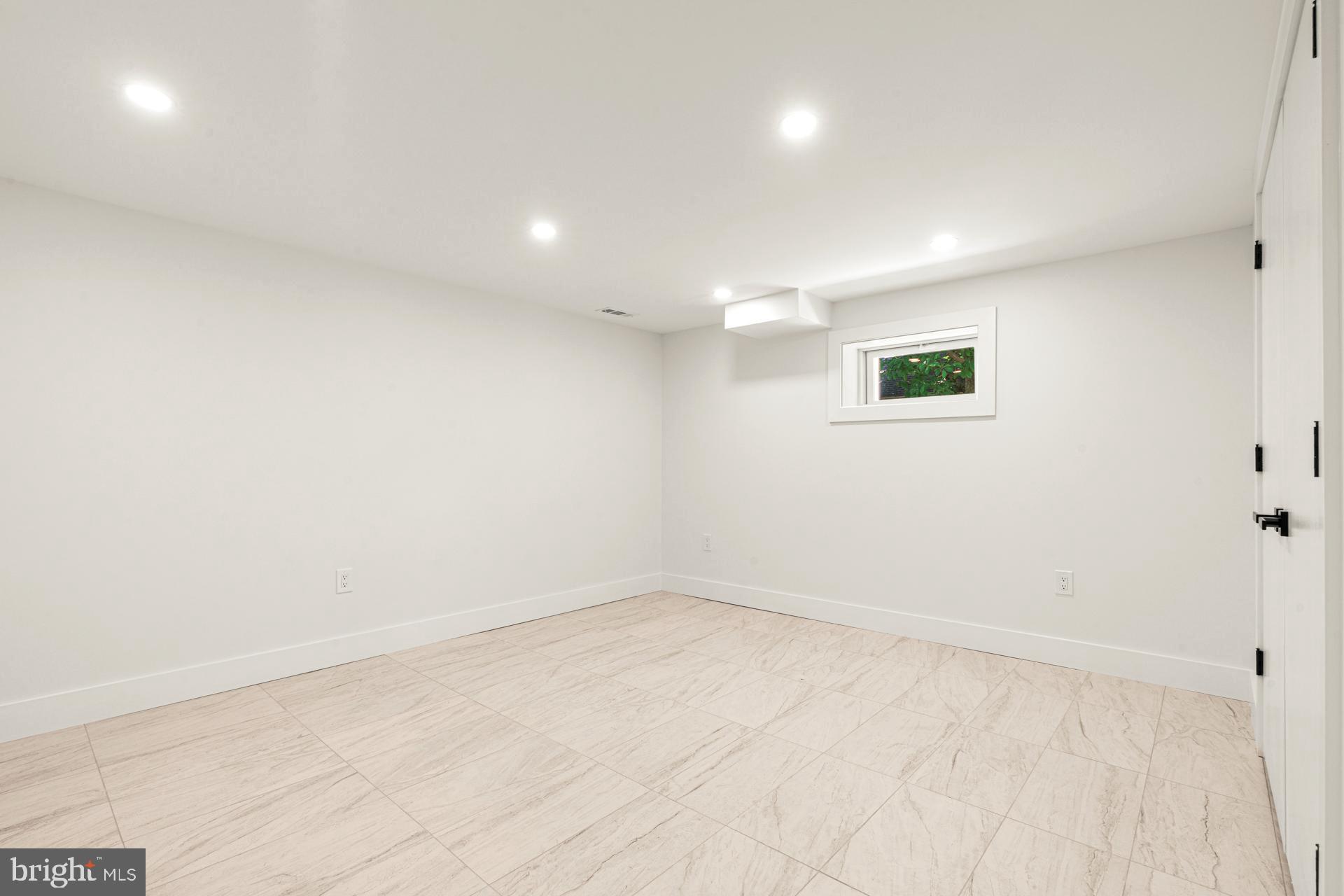 HUNTINGDON VALLEY - Residential