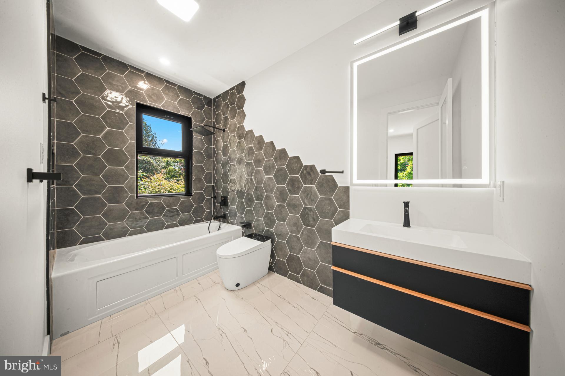 HUNTINGDON VALLEY - Residential