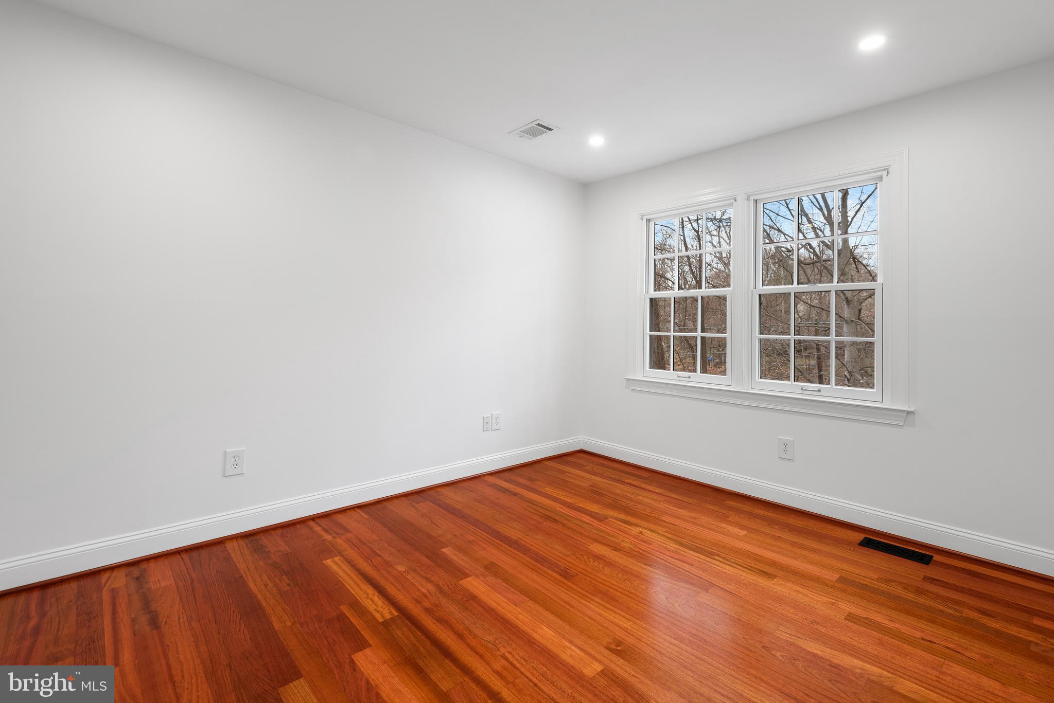 WOODACRES - Residential