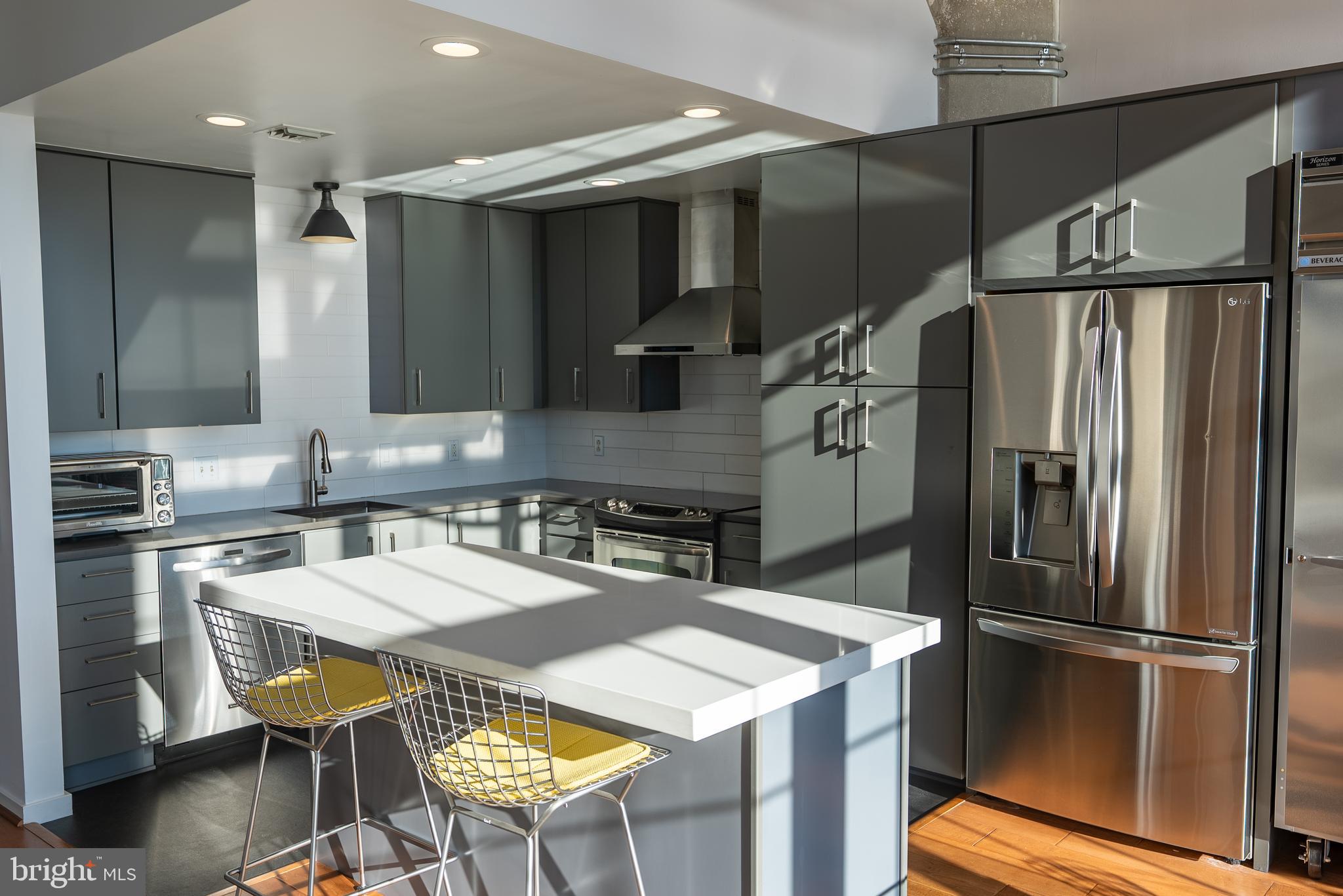 LOCUST POINT - Residential