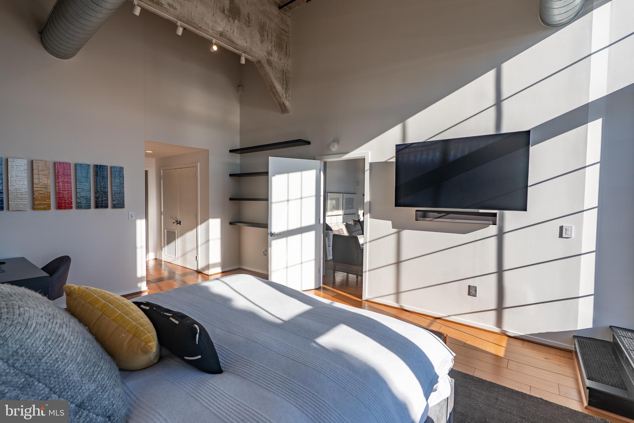 LOCUST POINT - Residential
