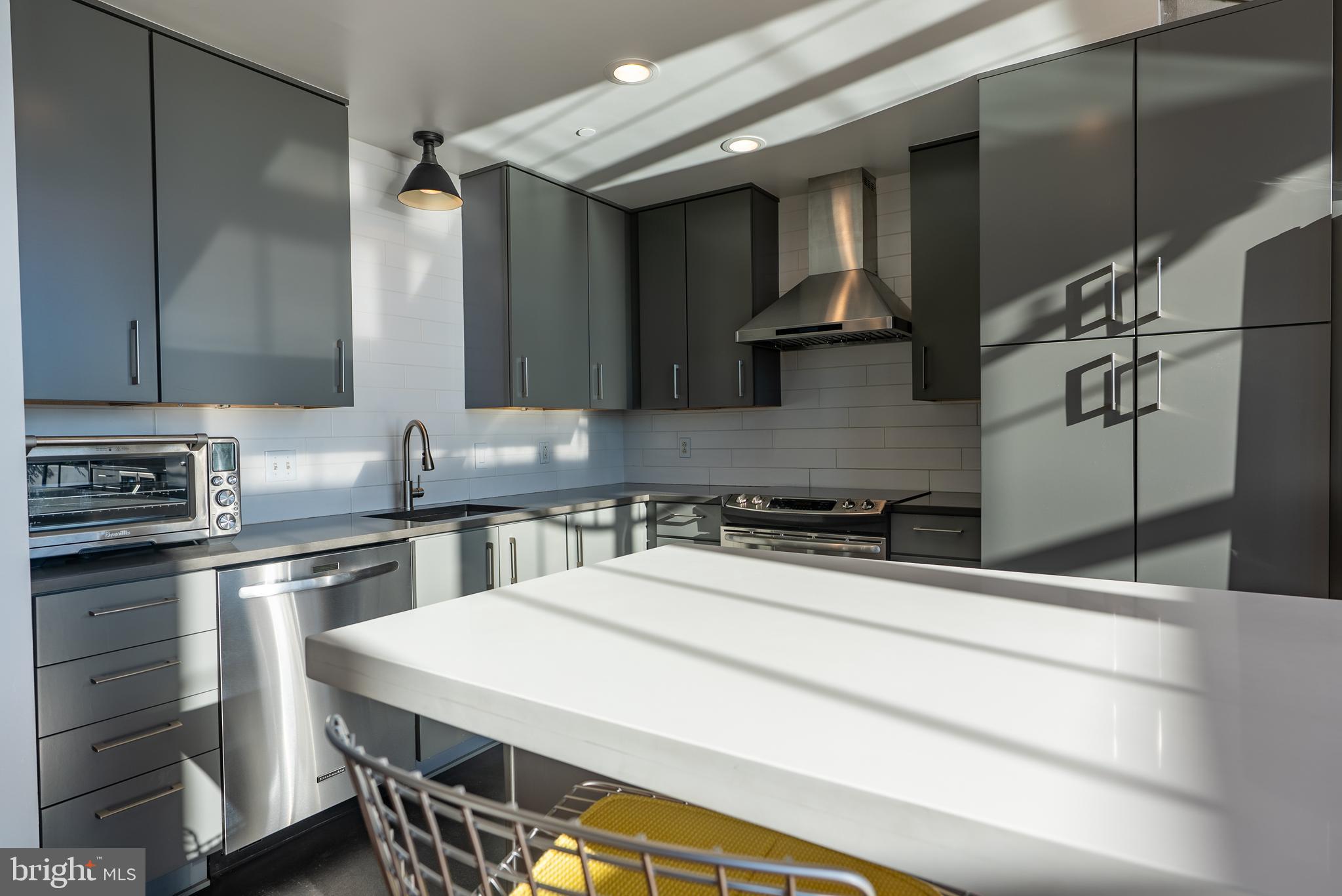 LOCUST POINT - Residential