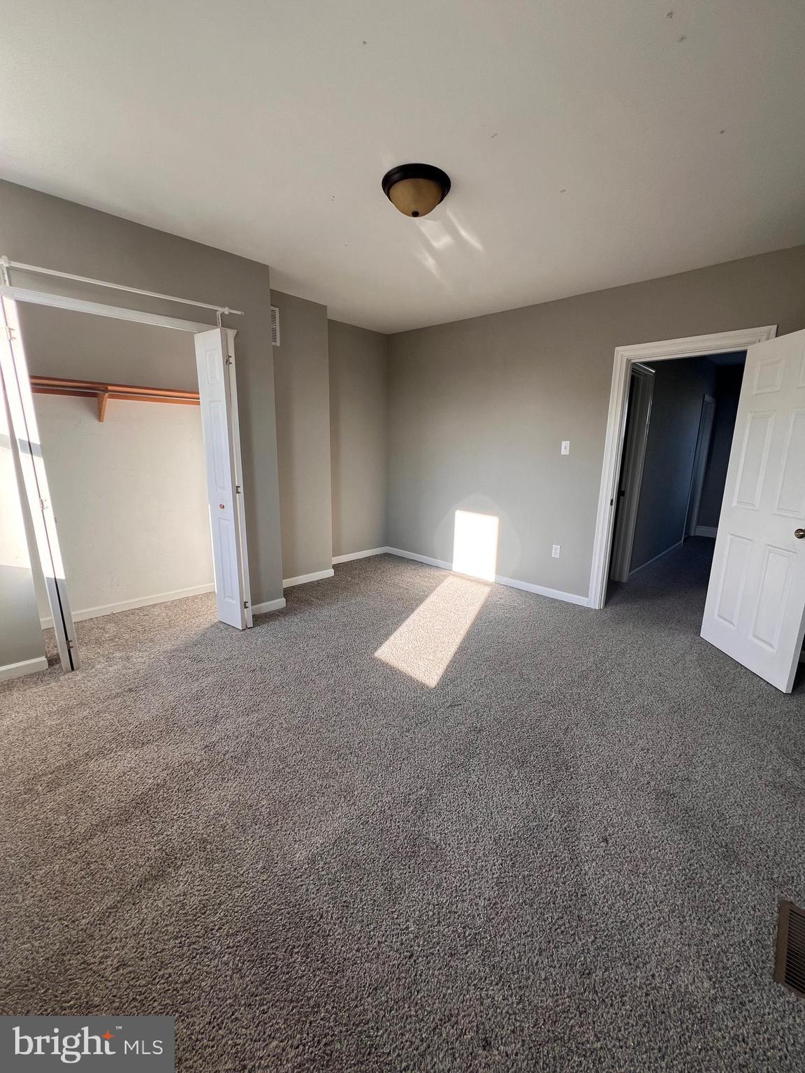 PORT RICHMOND - Residential Lease