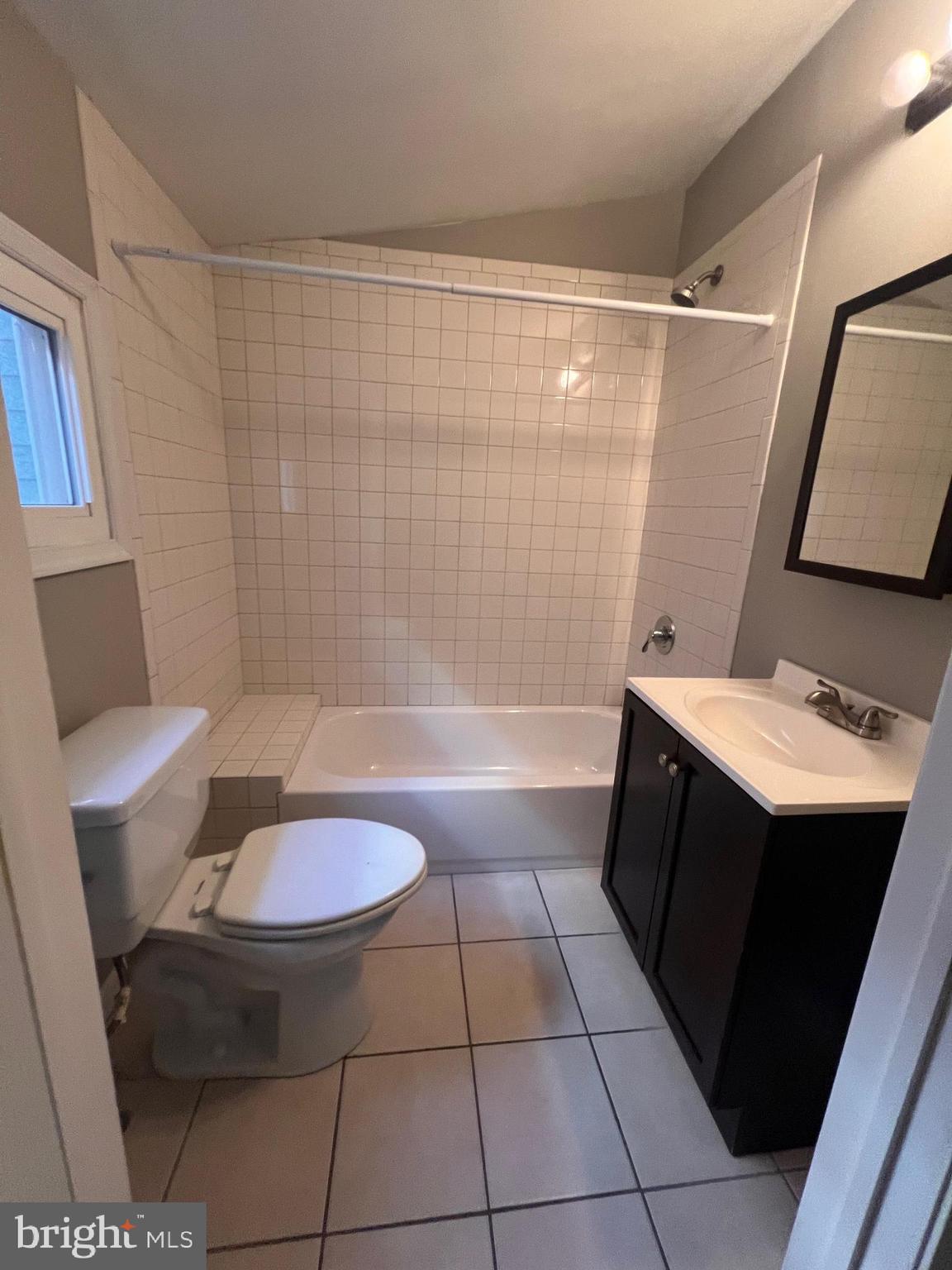 PORT RICHMOND - Residential Lease