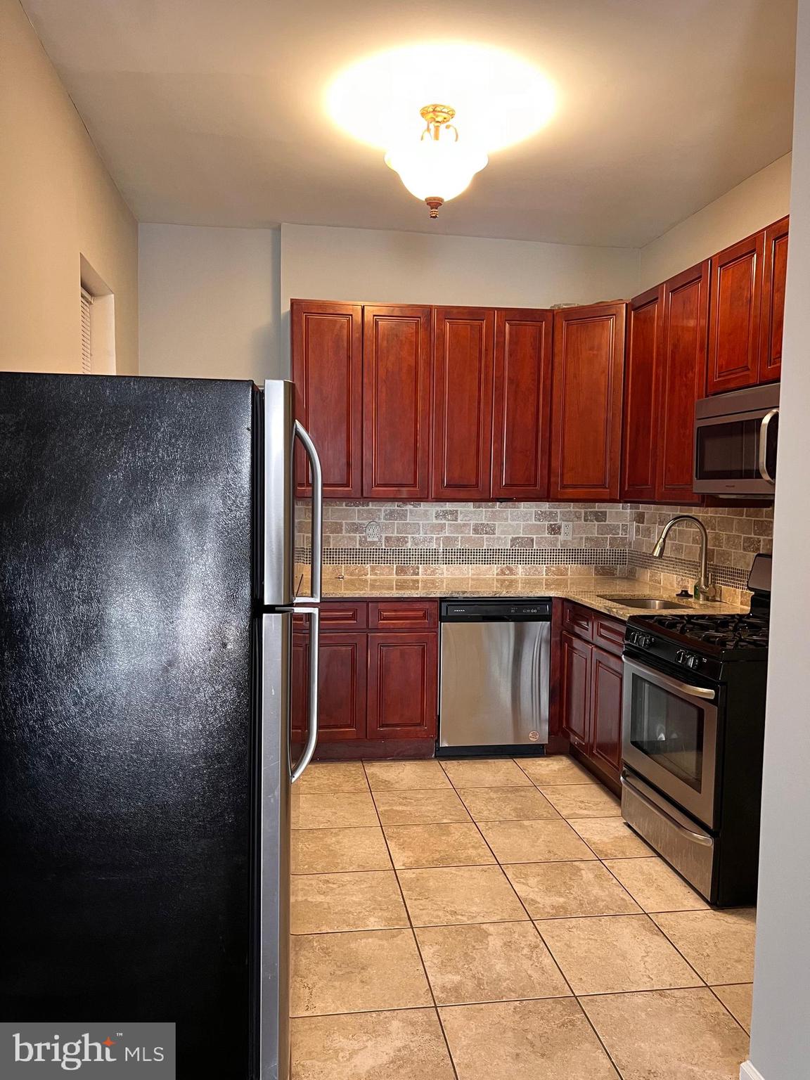 PORT RICHMOND - Residential Lease