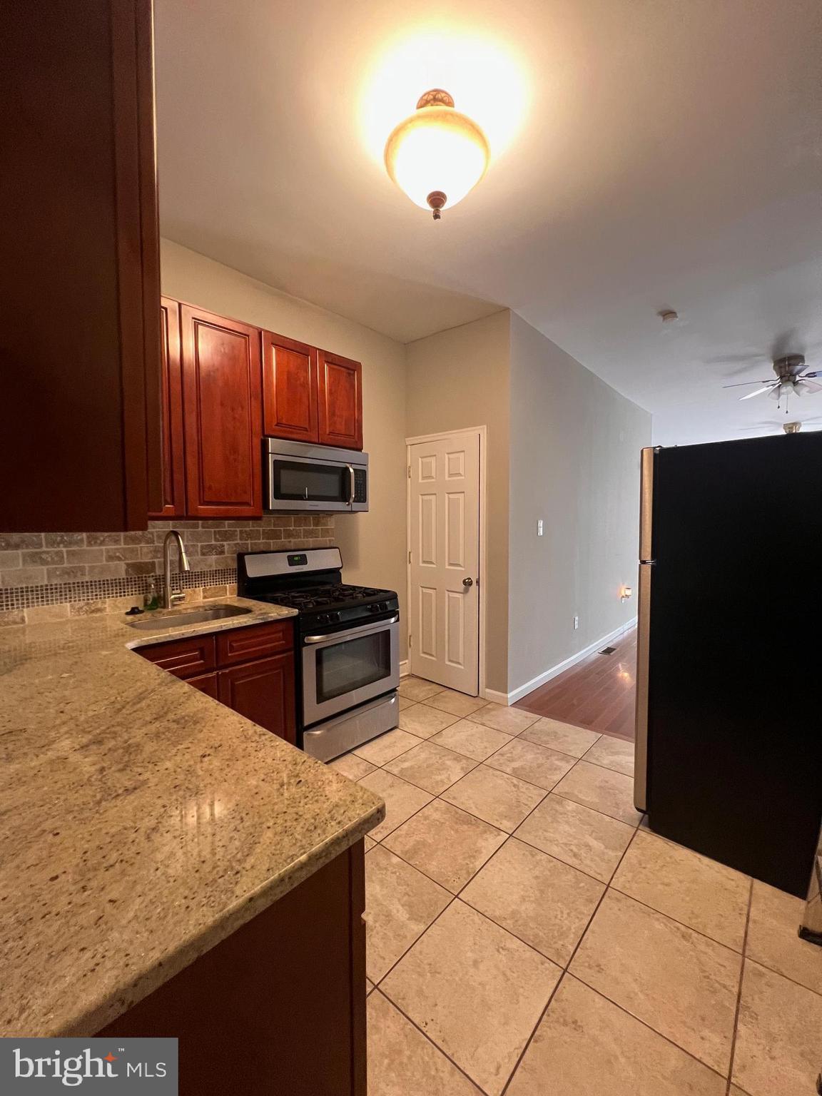PORT RICHMOND - Residential Lease
