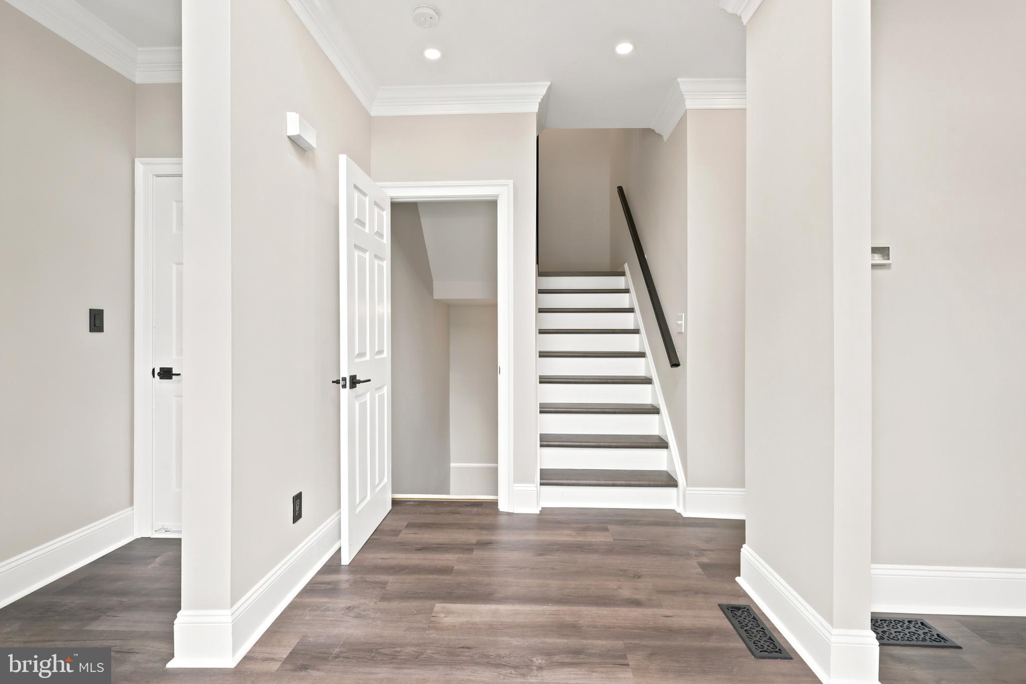 MONROE COURT - Residential