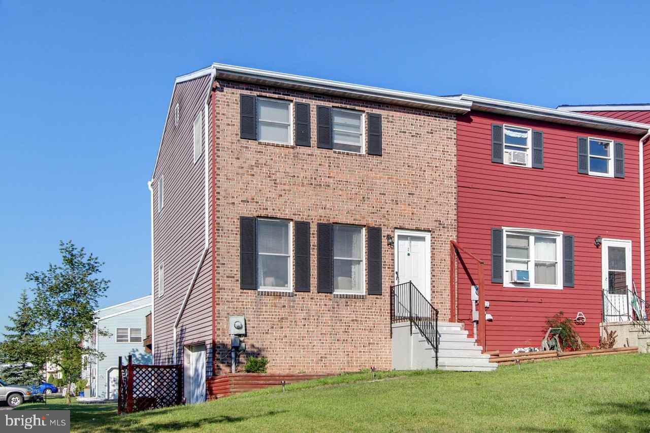 Lovely updated end-unit w/ large corner lot, GAR & 2 add'l parking spaces.  Finished LL w/ LAU & walk-out to lvl yard.  New roof in 2011, lots of updates thru-out & deck.  Close to highway & conveniences.