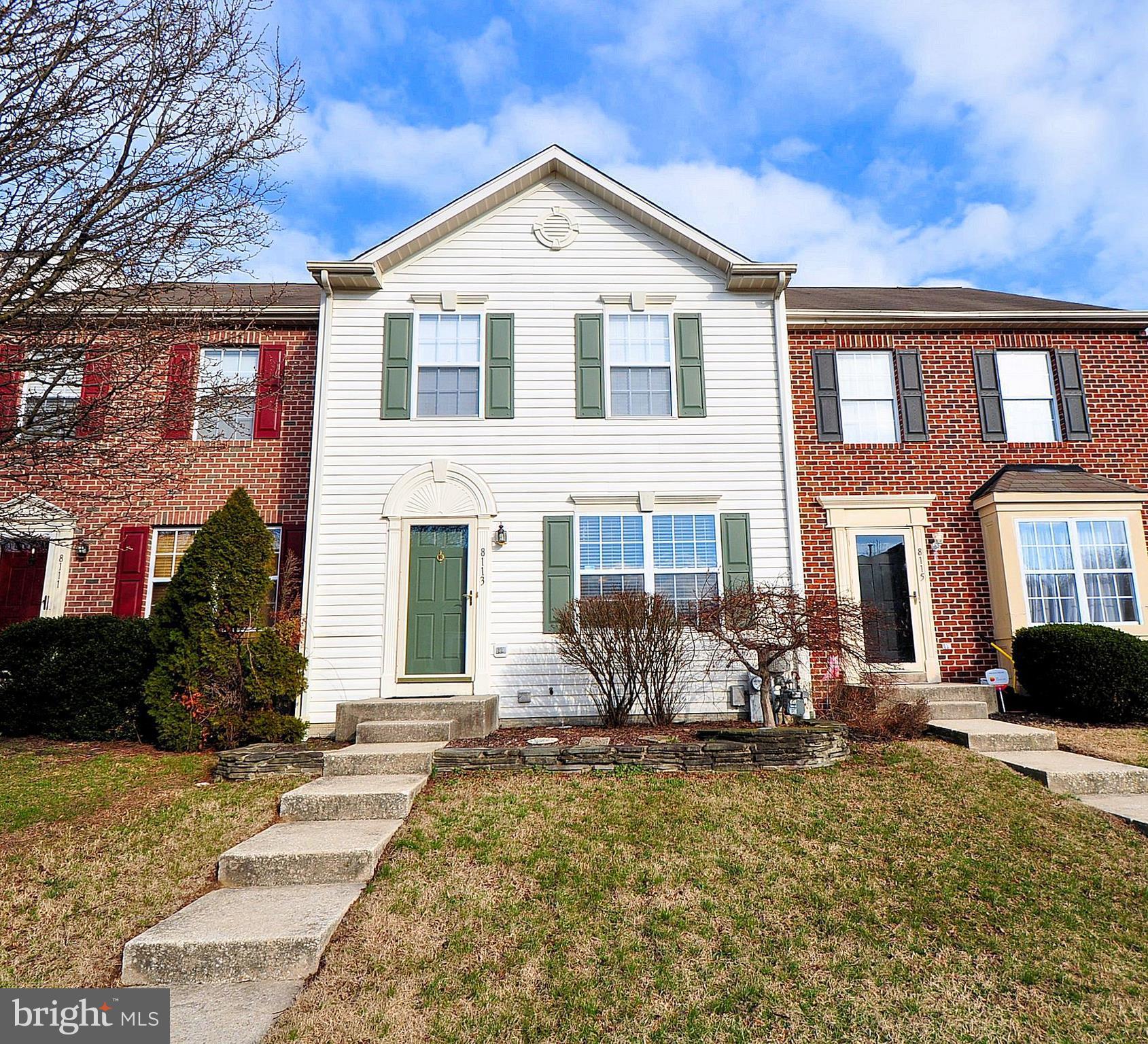 3 BEDROOM, 3 AND HALF BATH TOWNHOME IN SOUGHT AFTER COMMUNITY OF FARMINGTON.  VAULTED CEILINGS, EAT-IN KITCHEN, LRG LIV RM TO DECK THAT OVERLOOKS COMMON AREA.  CERAMIC TILE IN KITCHEN & BATHS. FULLY FINISHED BSMT WITH FULL BATH.  FANTASTIC COMMUNITY AMMENTIES INCLUDE POOL, CLUBHOUSE, PLAYGROUND, TENIIS & WALKING TRAILS. CLOSE TO MAJOR HIGHWAY & SHOPPING.