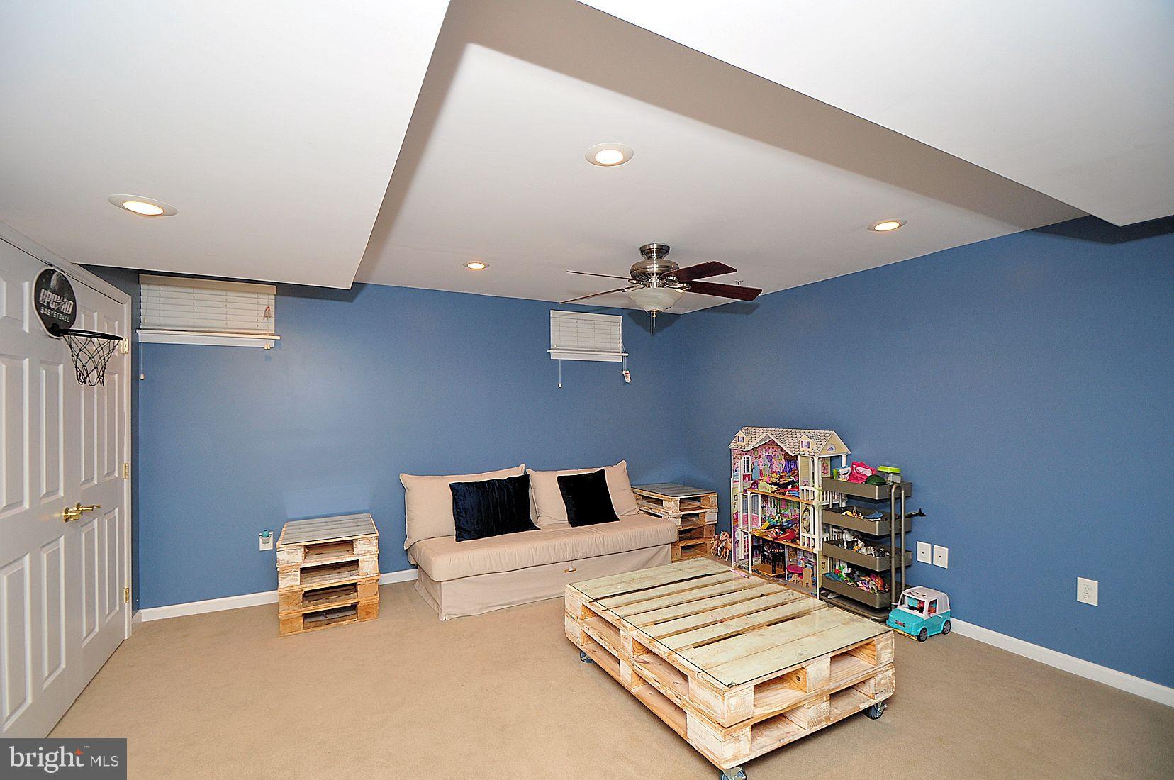 FARMINGTON VILLAGE - Residential Lease