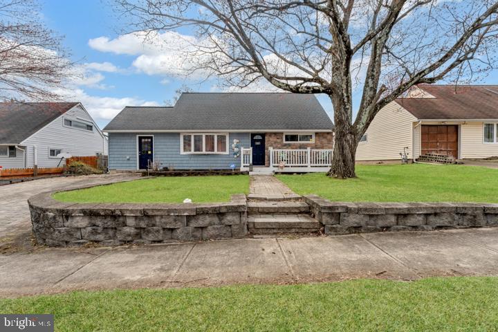 COUNTRY CLUB ESTATES - Residential