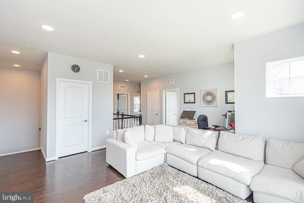 GLEN RIDDLE - Residential